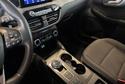 sininen Ford Kuga 2021 kuva 17.
