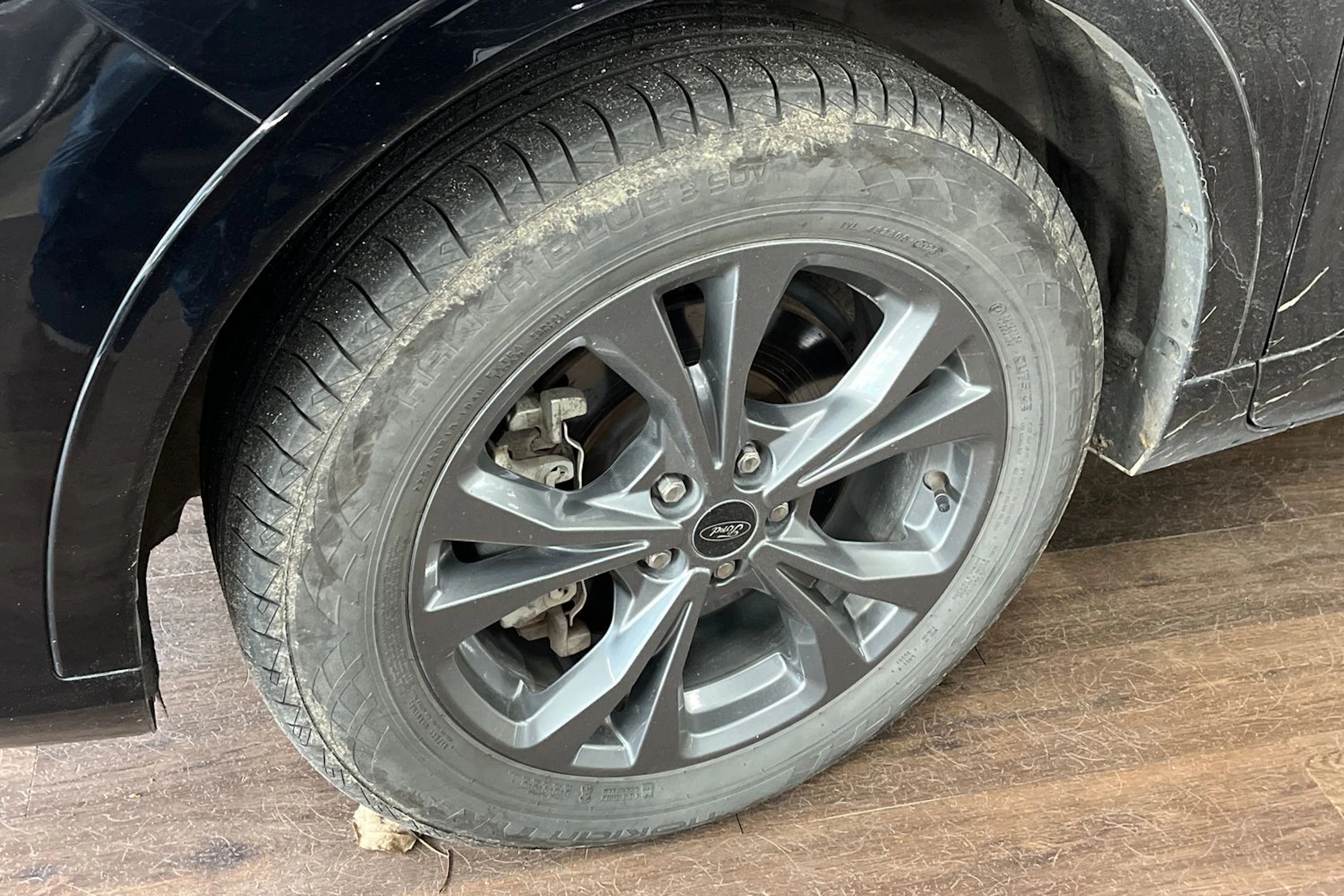 Musta Ford Kuga 2022 kuva 4.