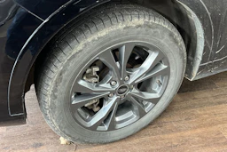 Musta Ford Kuga 2022 kuva 4.