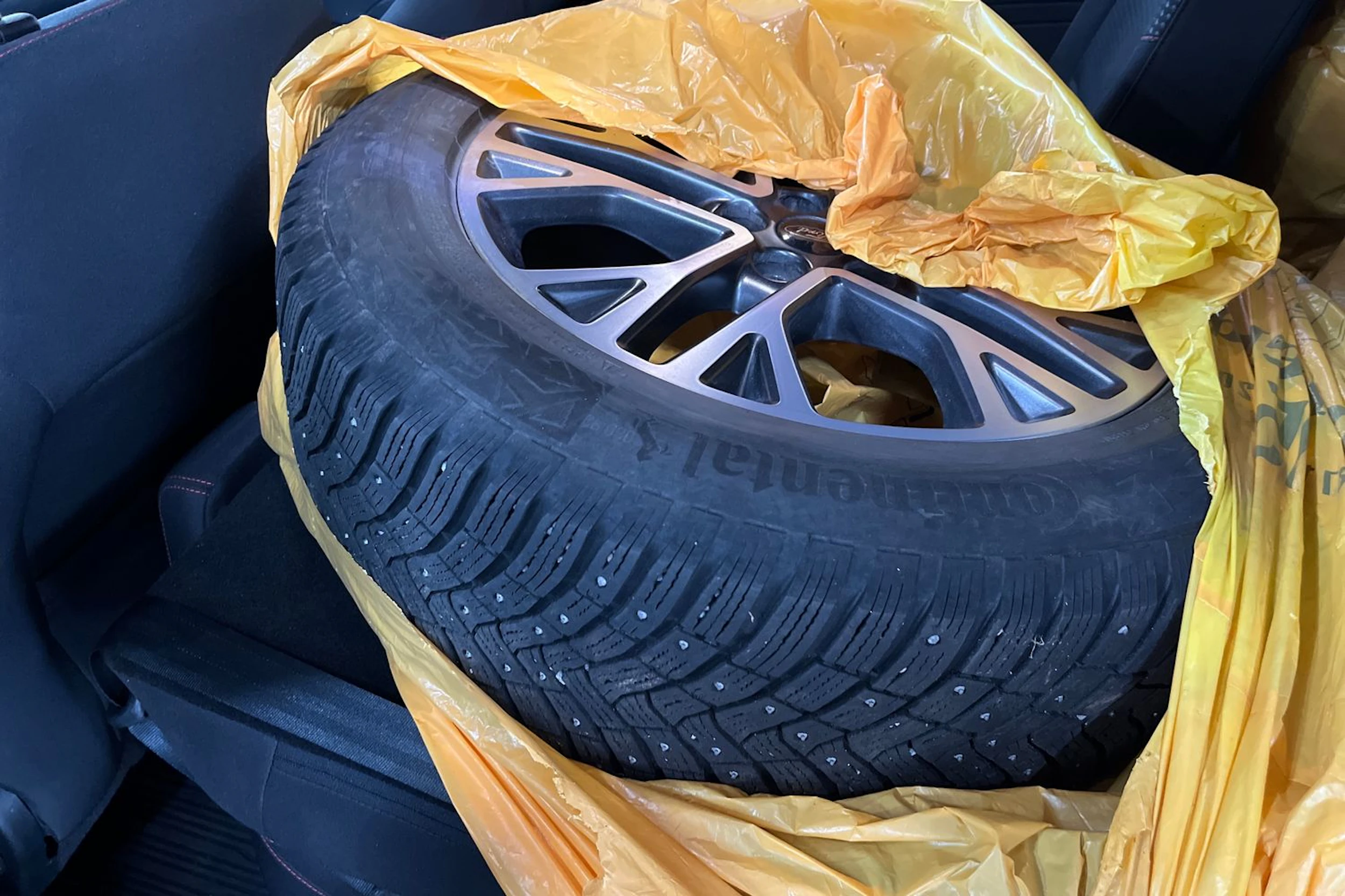 Musta Ford Kuga 2022 kuva 5.