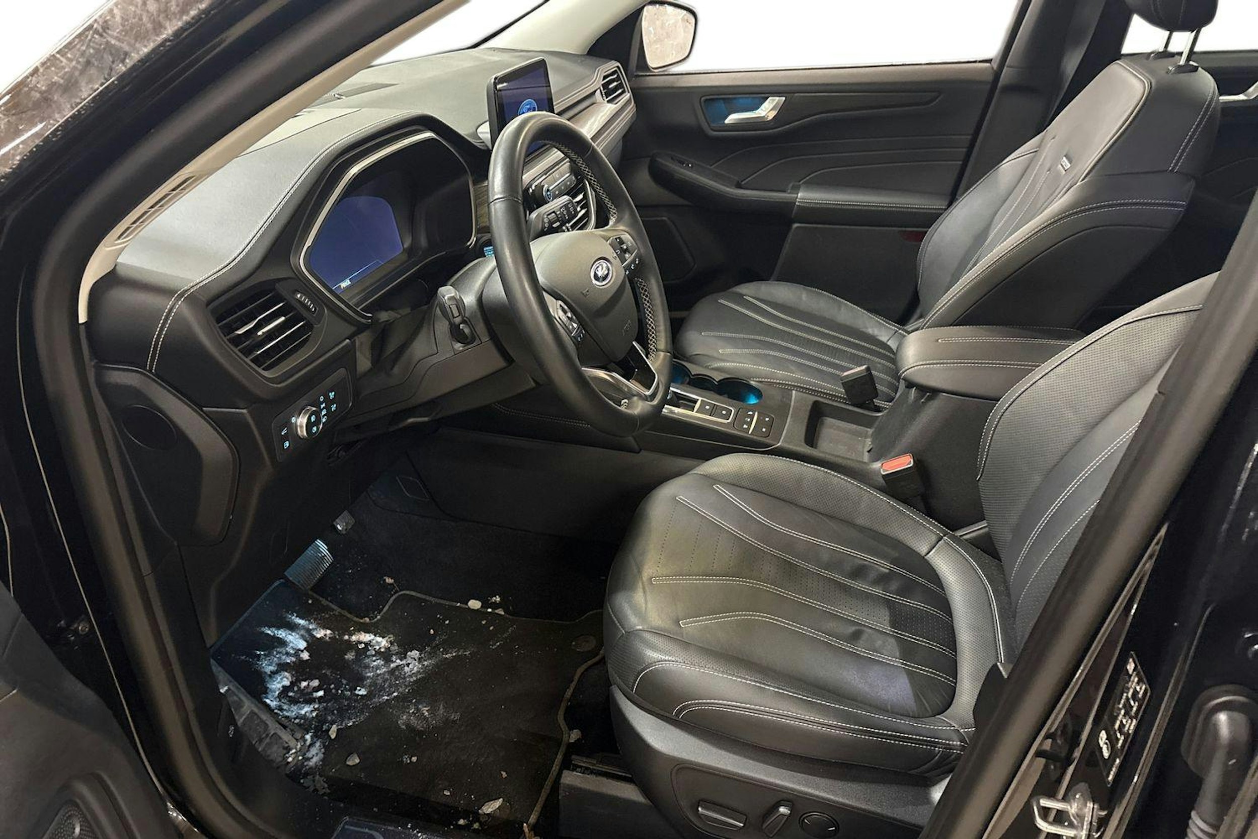 musta Ford Kuga 2022 kuva 3.