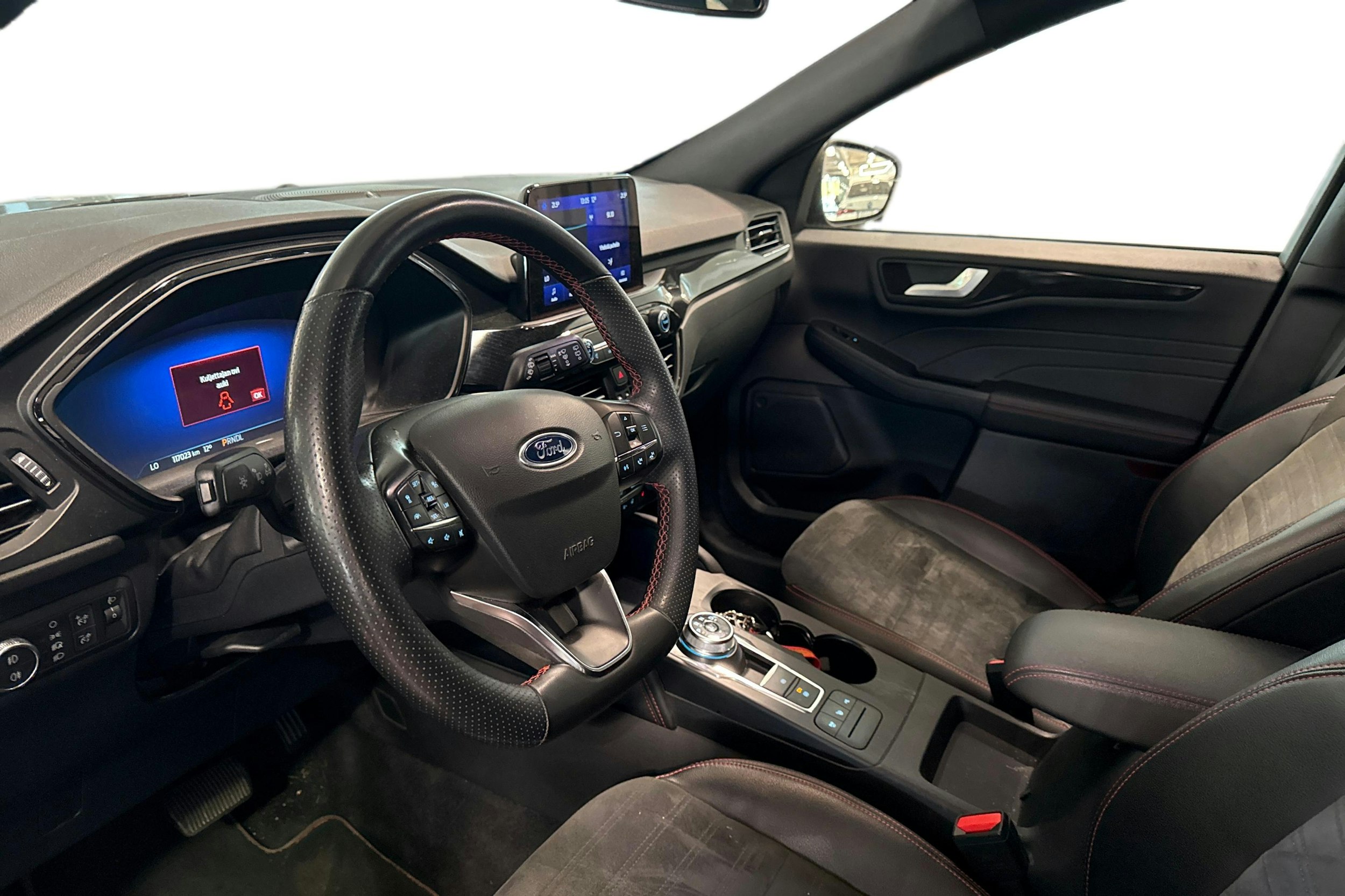 musta Ford Kuga 2022 kuva 3.
