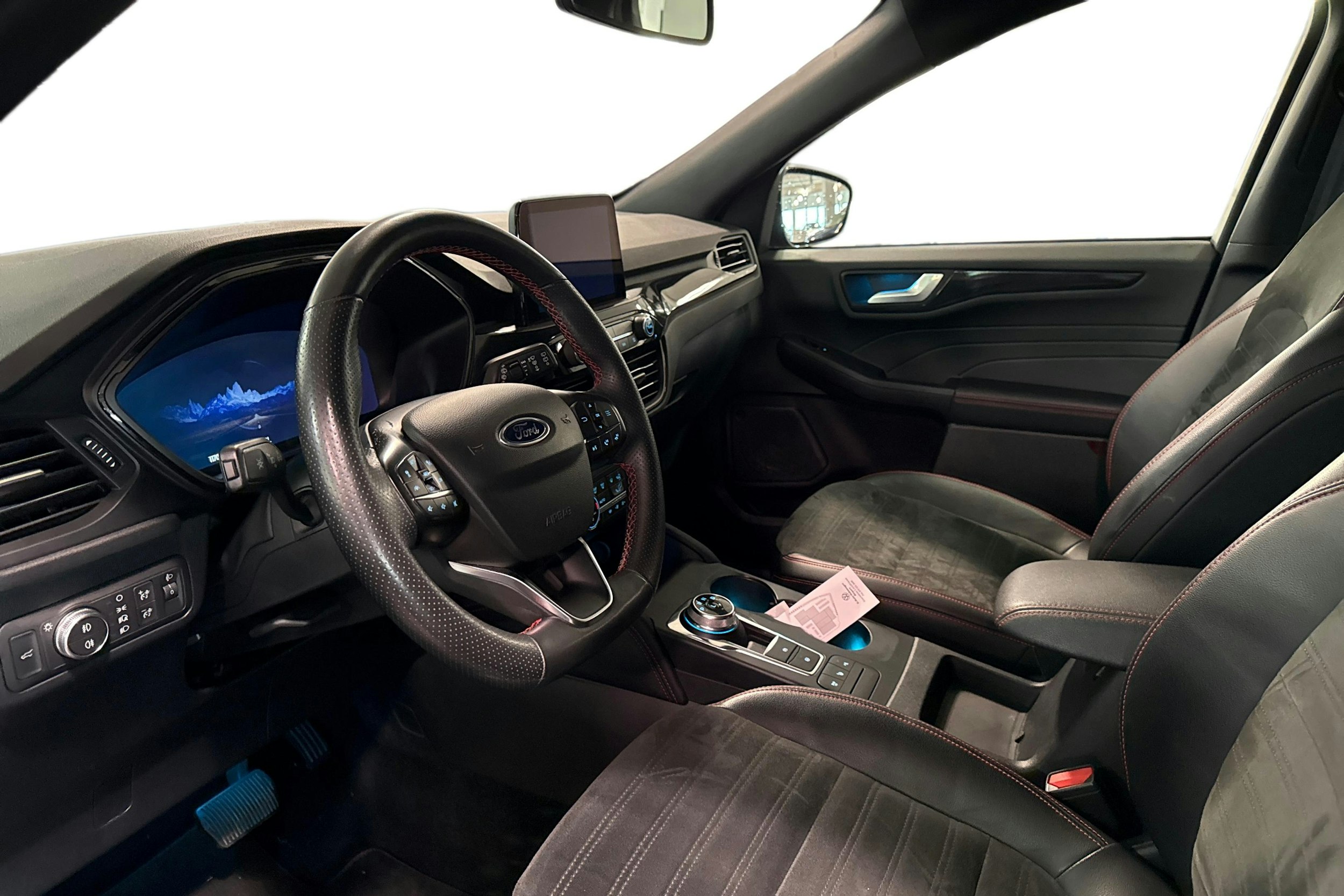 musta Ford Kuga 2022 kuva 6.