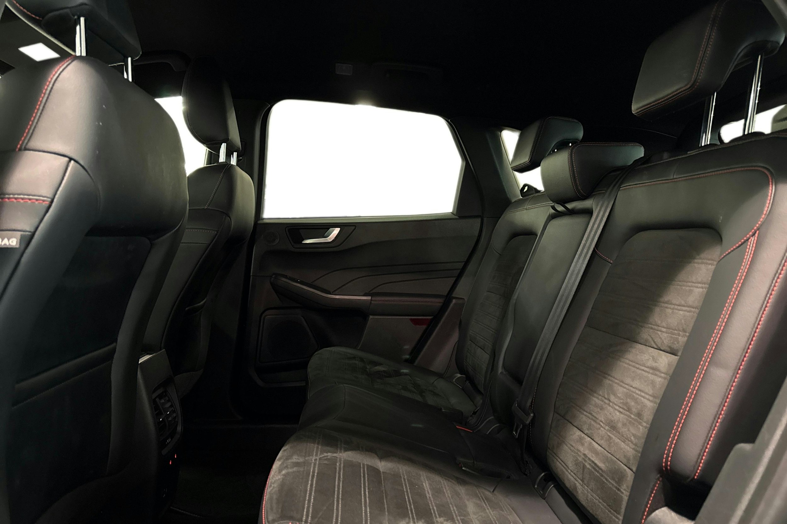 musta Ford Kuga 2022 kuva 8.