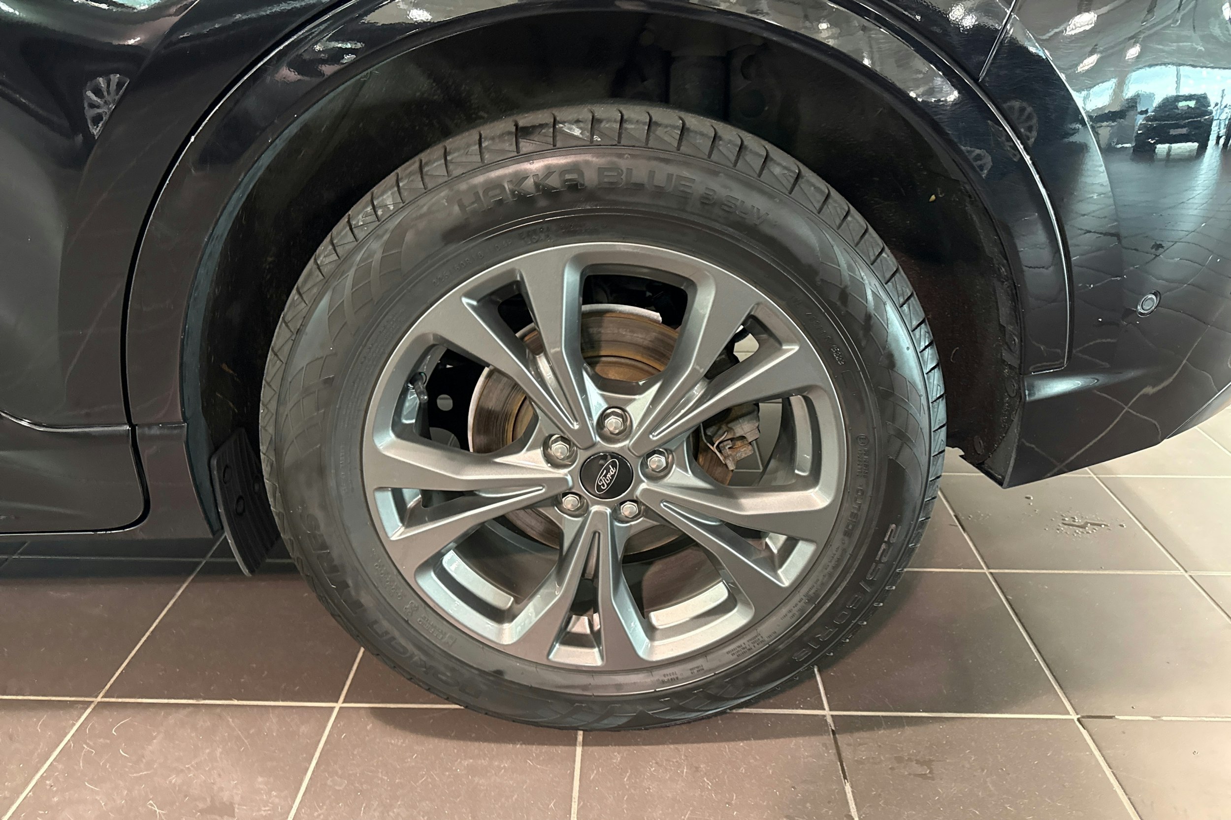 musta Ford Kuga 2022 kuva 9.