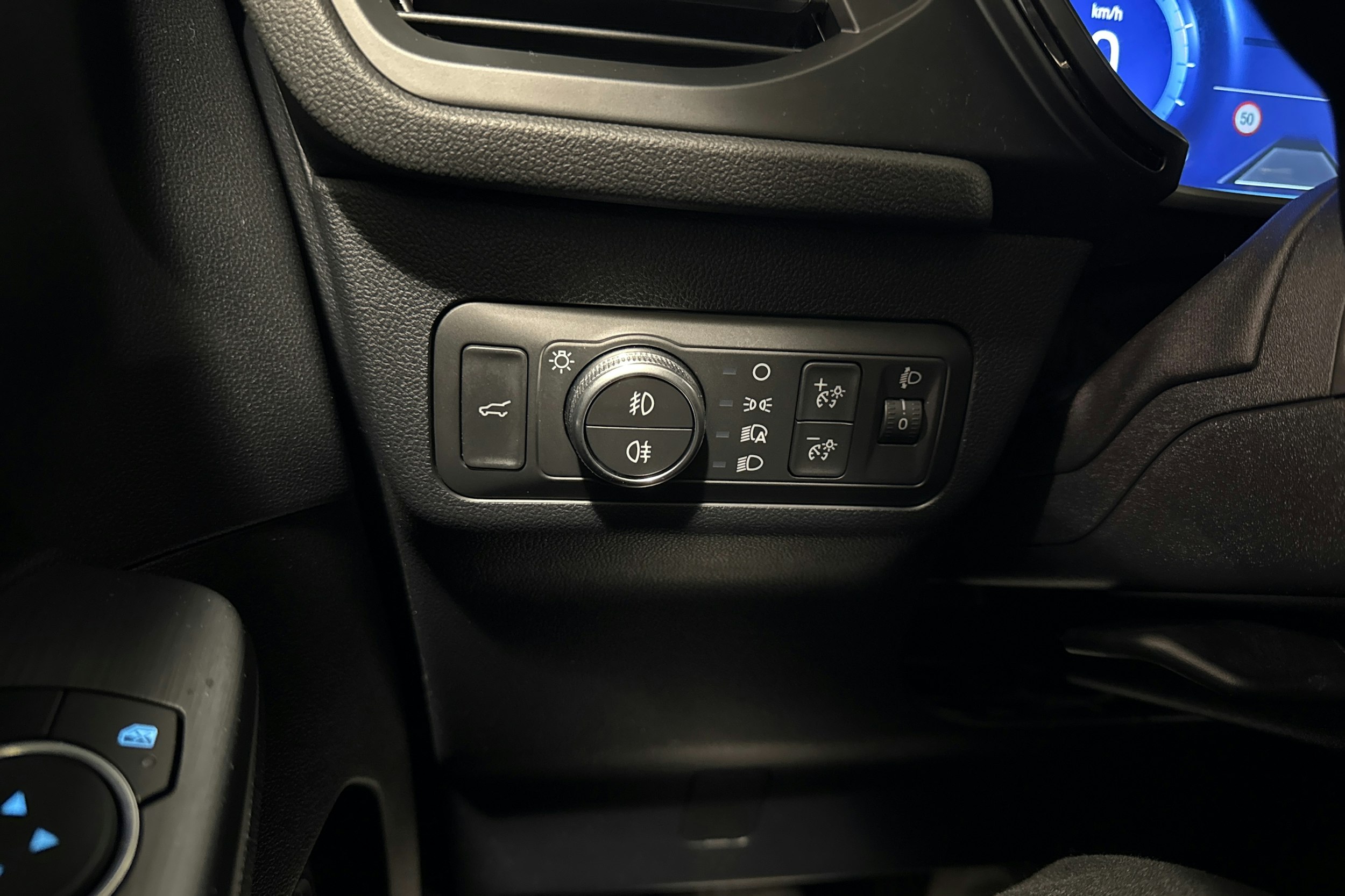 musta Ford Kuga 2022 kuva 15.