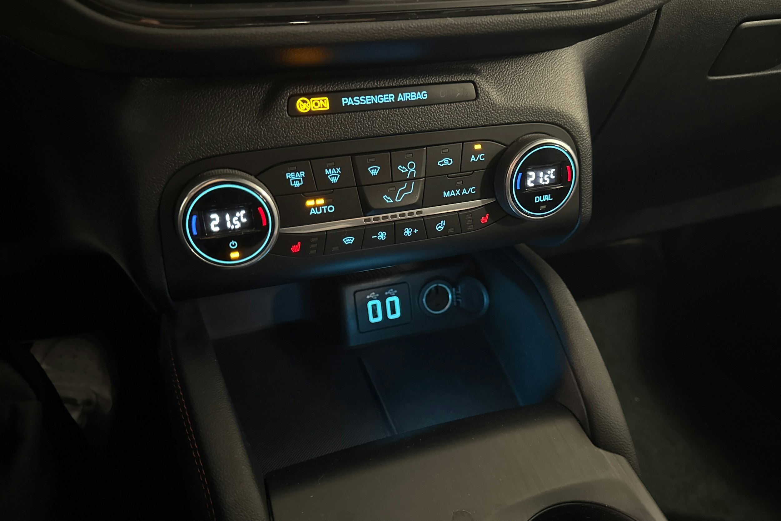 musta Ford Kuga 2022 kuva 17.