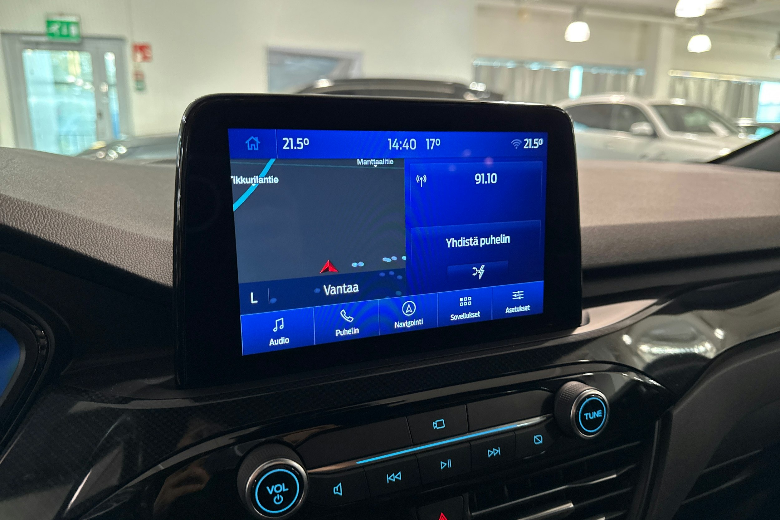musta Ford Kuga 2022 kuva 18.