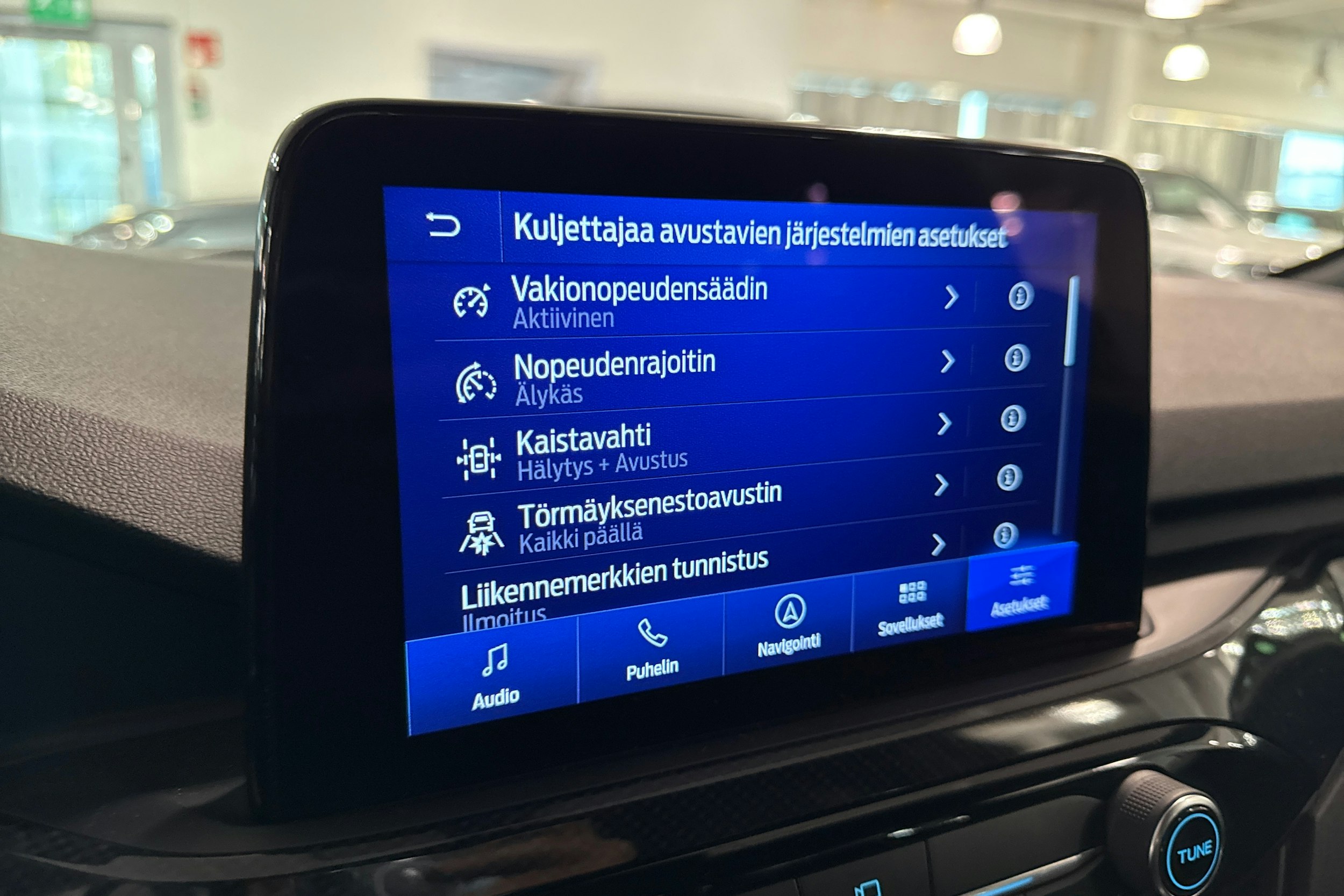 musta Ford Kuga 2022 kuva 20.