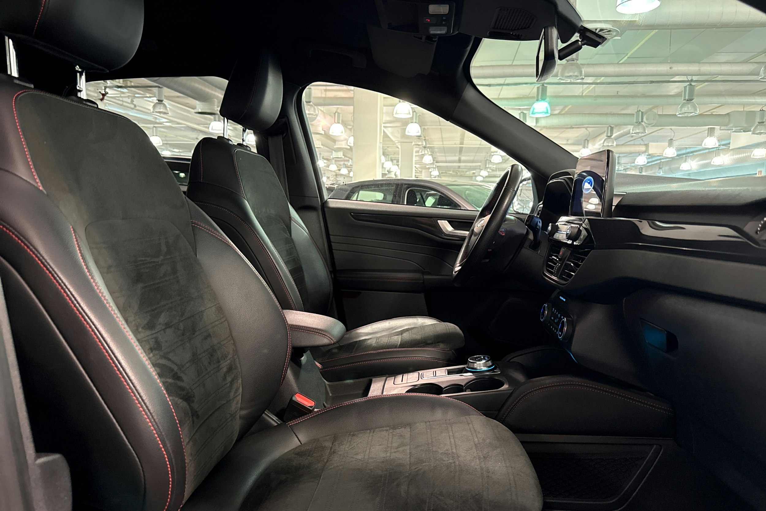musta Ford Kuga 2022 kuva 23.