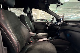 musta Ford Kuga 2022 kuva 23.