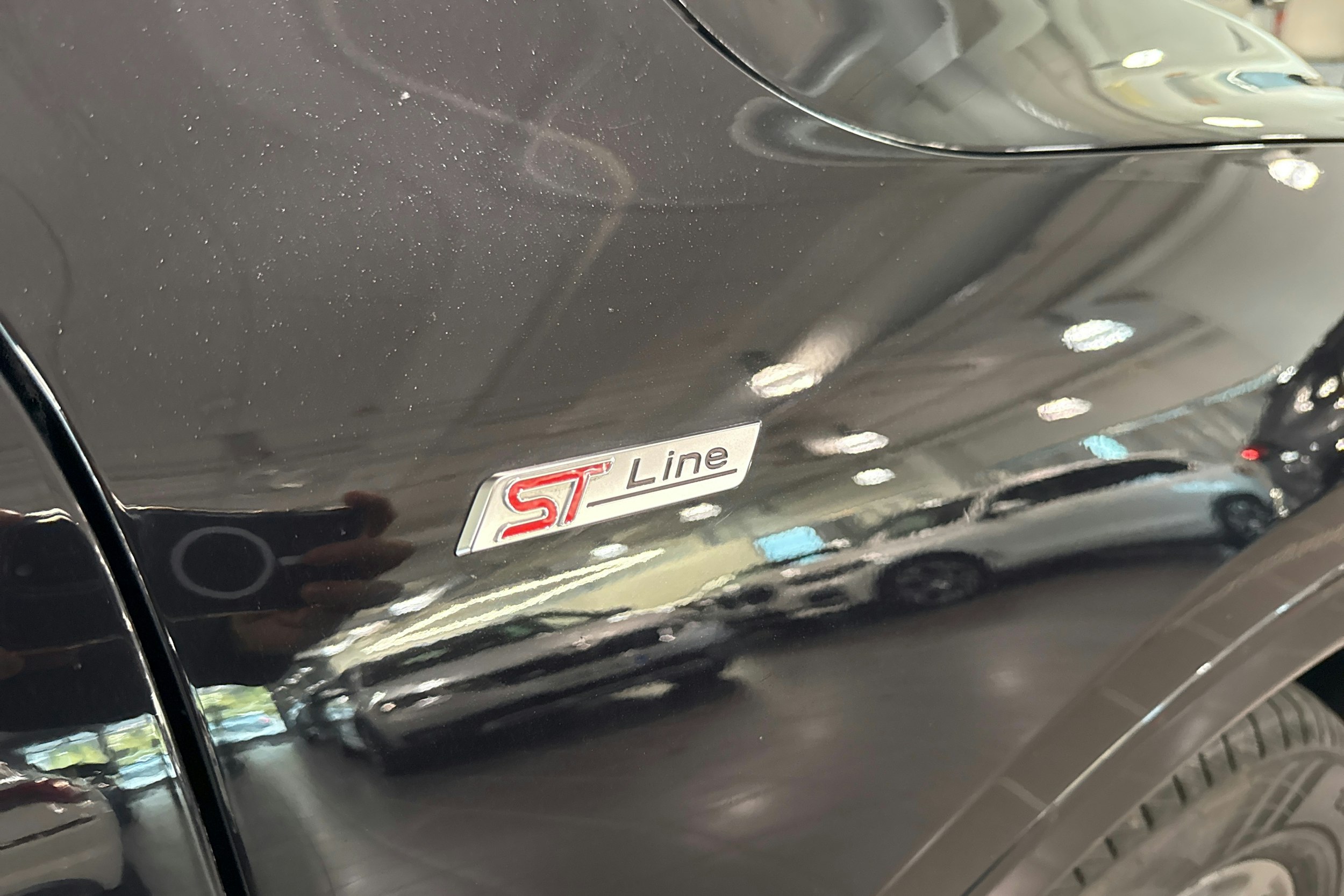 musta Ford Kuga 2022 kuva 25.