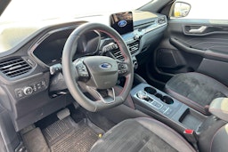 valkoinen Ford Kuga 2022 kuva 3.