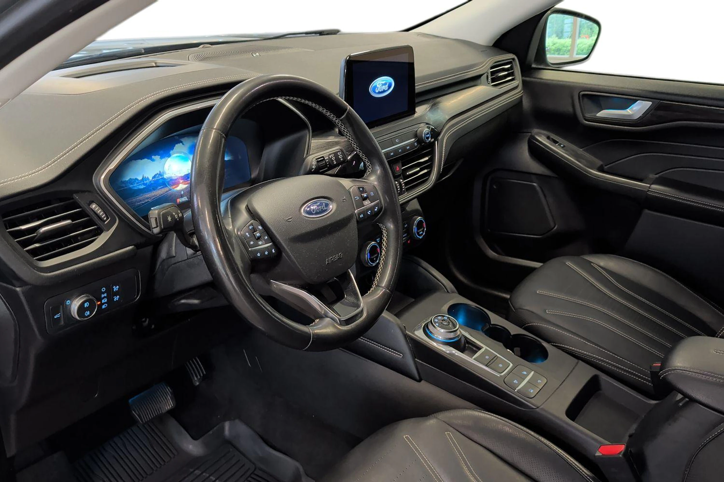 harmaa Ford Kuga 2022 kuva 6.