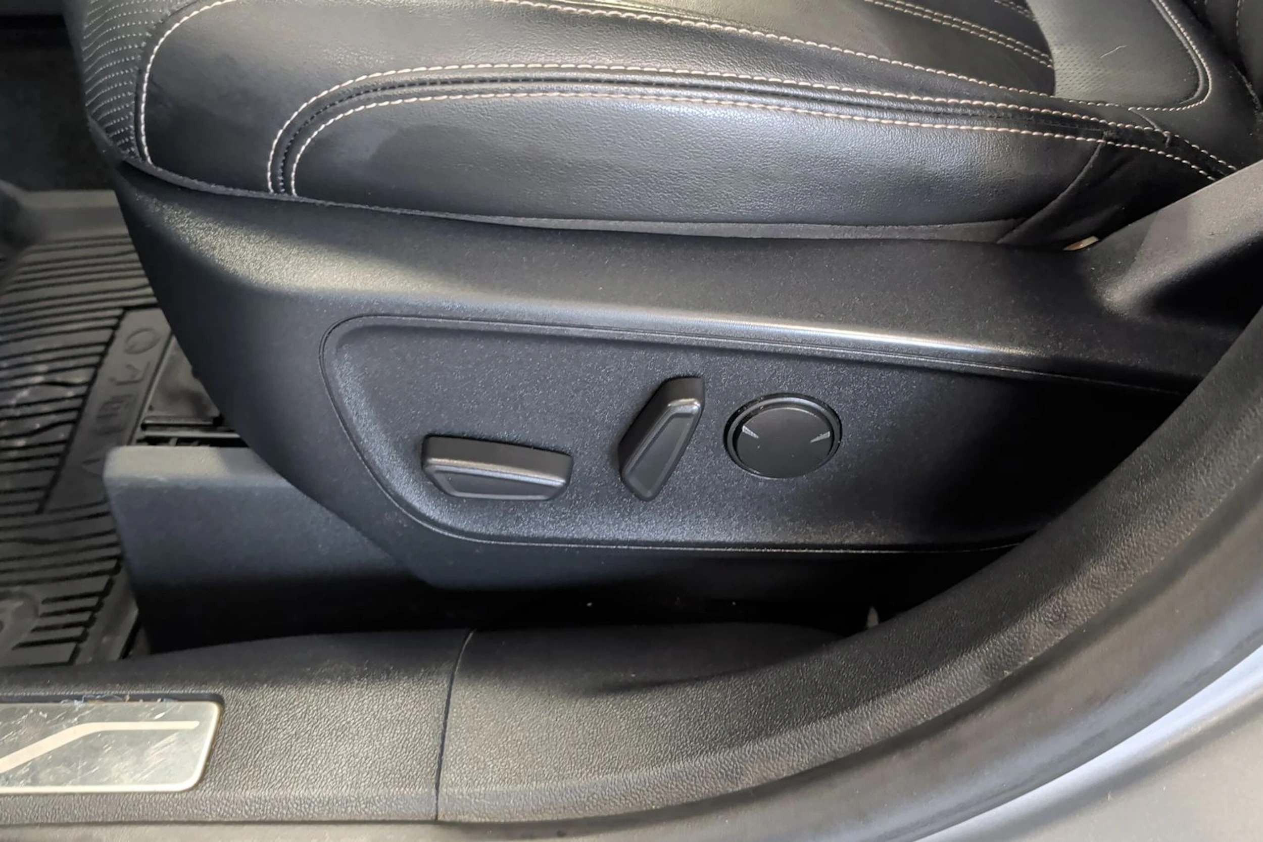harmaa Ford Kuga 2022 kuva 15.