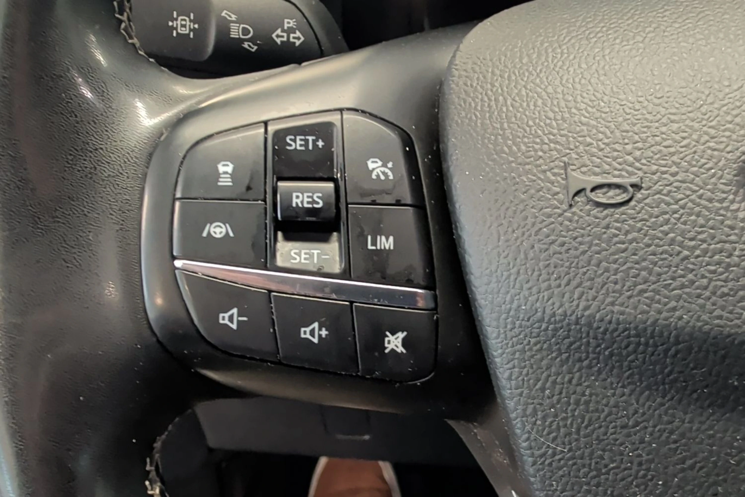 harmaa Ford Kuga 2022 kuva 17.