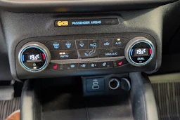harmaa Ford Kuga 2022 kuva 18.