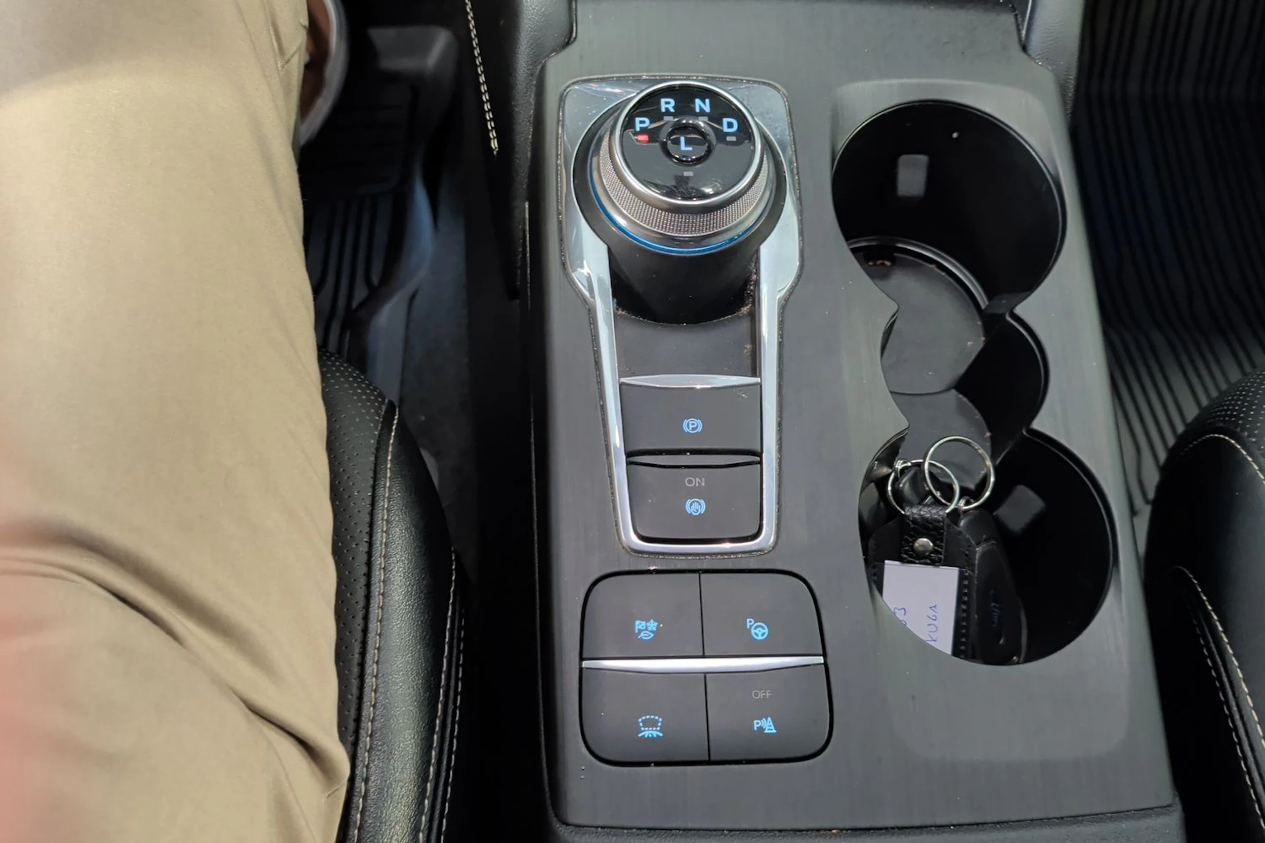 harmaa Ford Kuga 2022 kuva 19.