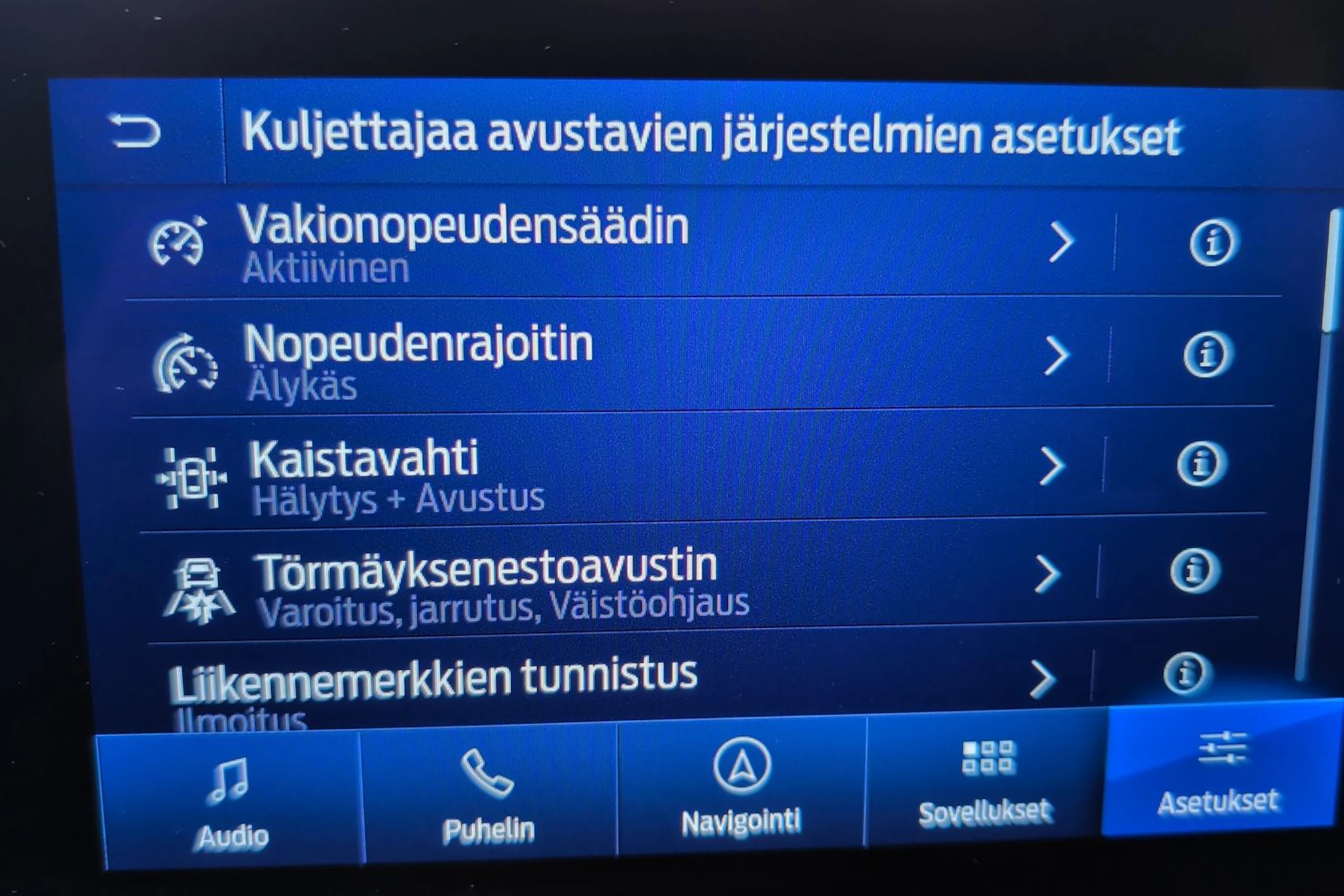 harmaa Ford Kuga 2022 kuva 21.