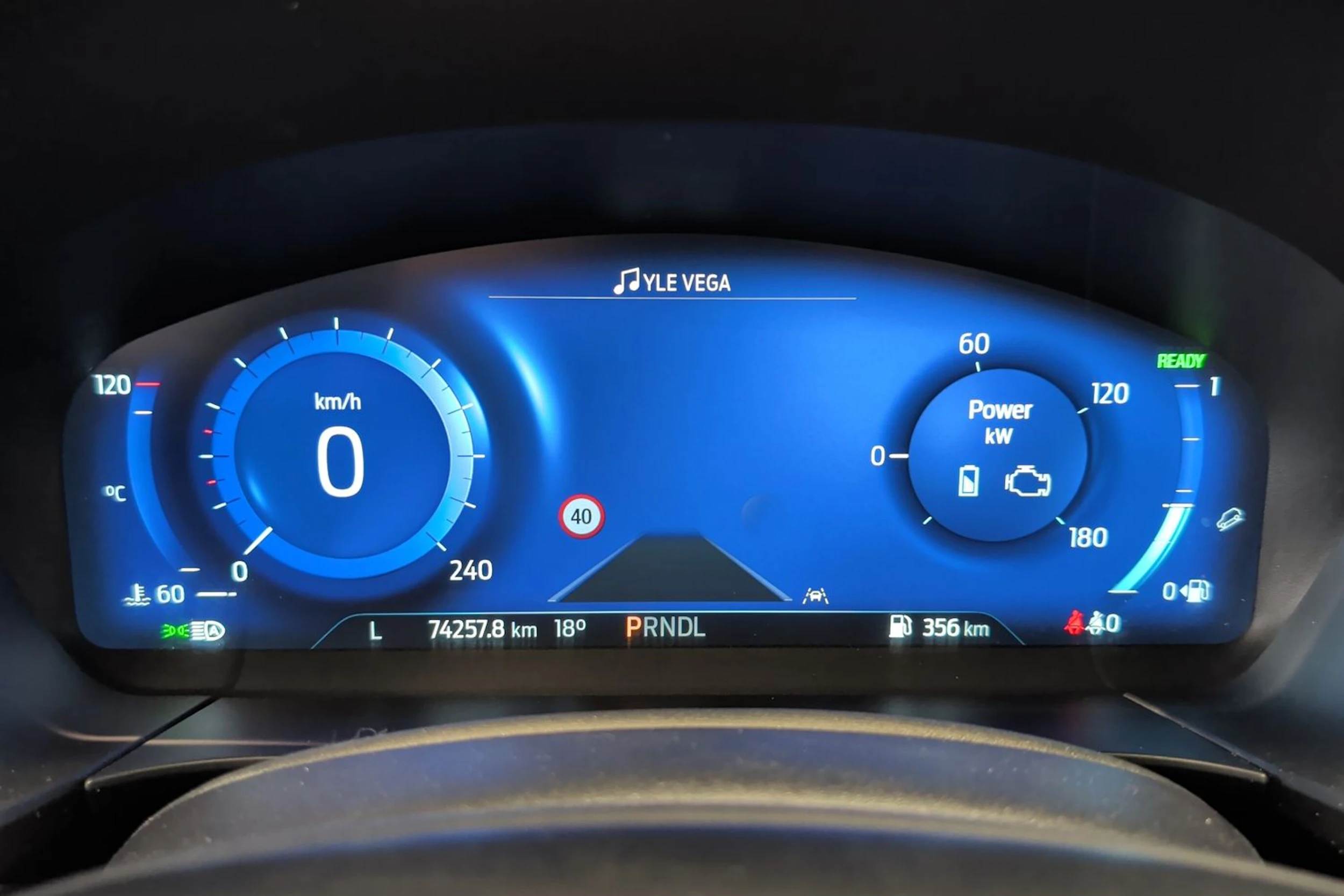 harmaa Ford Kuga 2022 kuva 24.