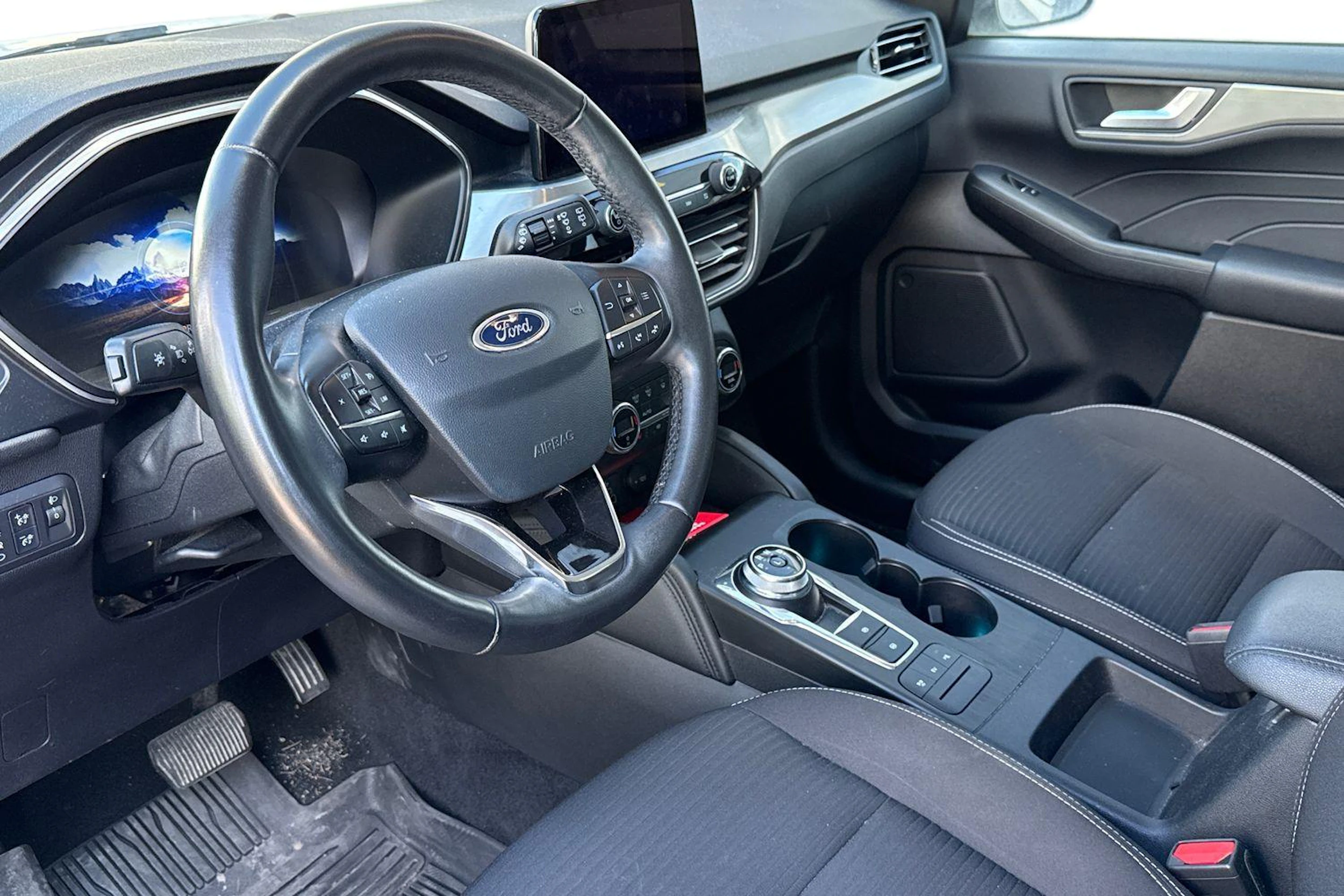 valkoinen Ford Kuga 2022 kuva 3.