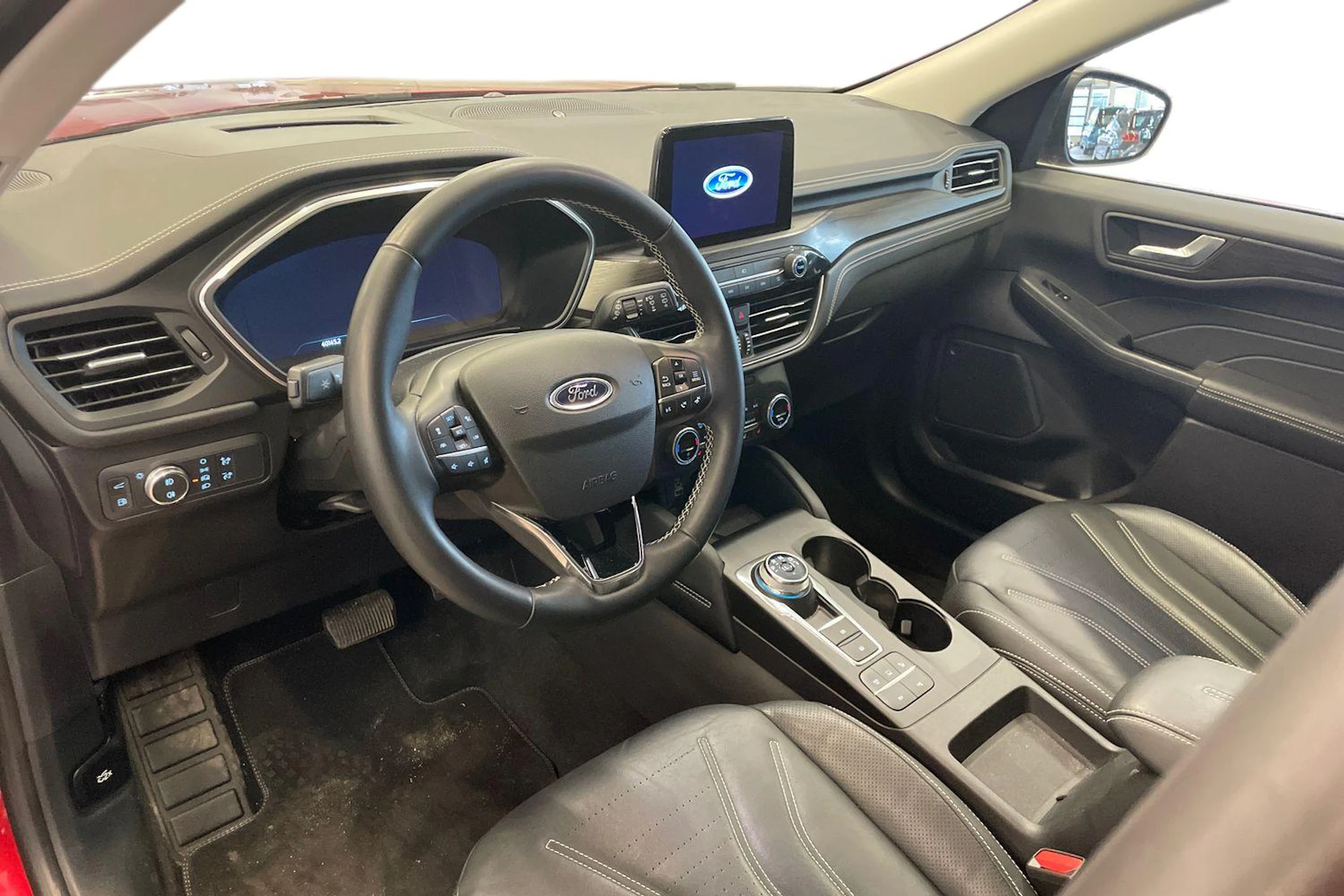 Punainen Ford Kuga 2022 kuva 3.
