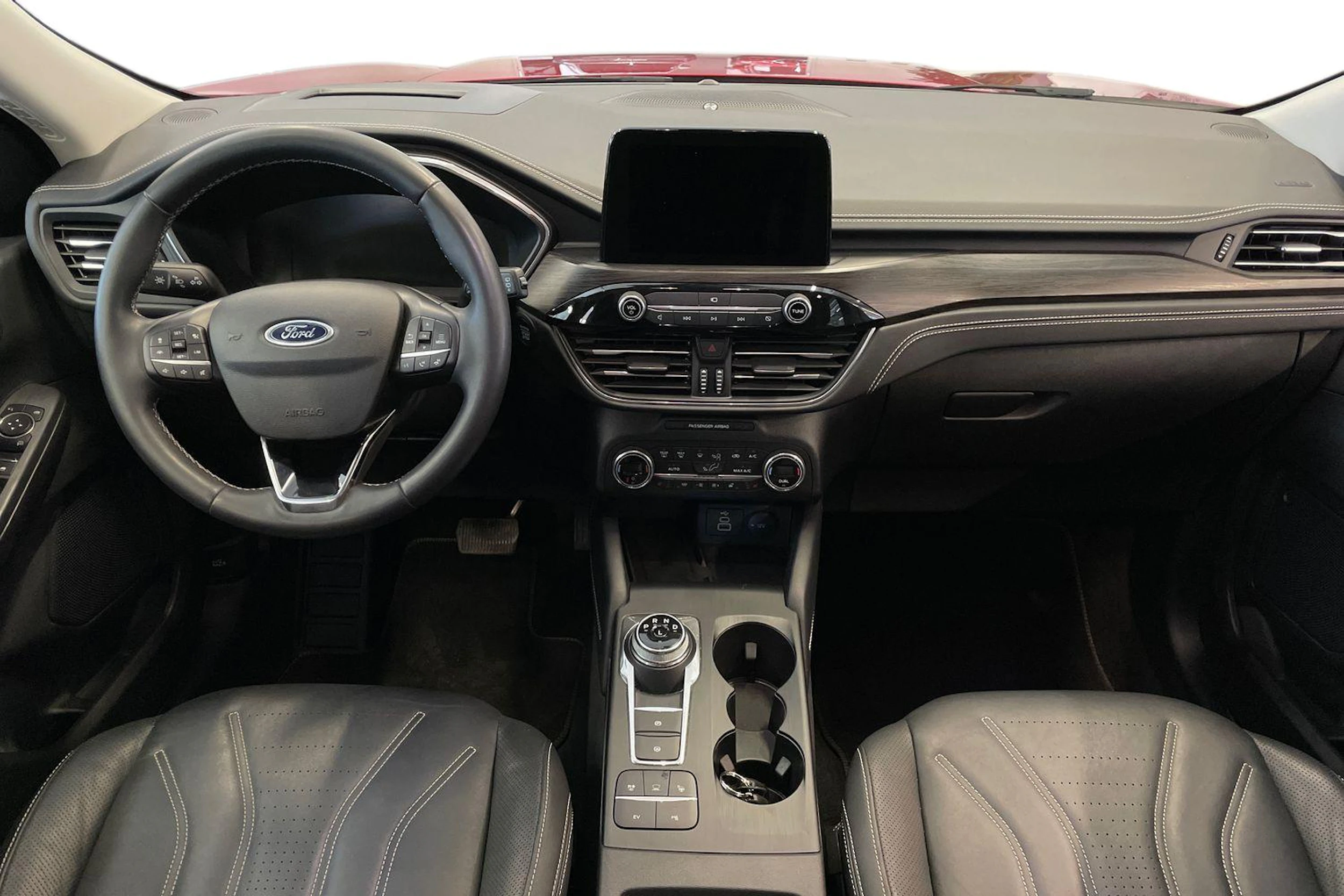 met. punainen Ford Kuga 2022 kuva 9.