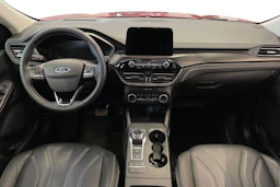 met. punainen Ford Kuga 2022 kuva 9.