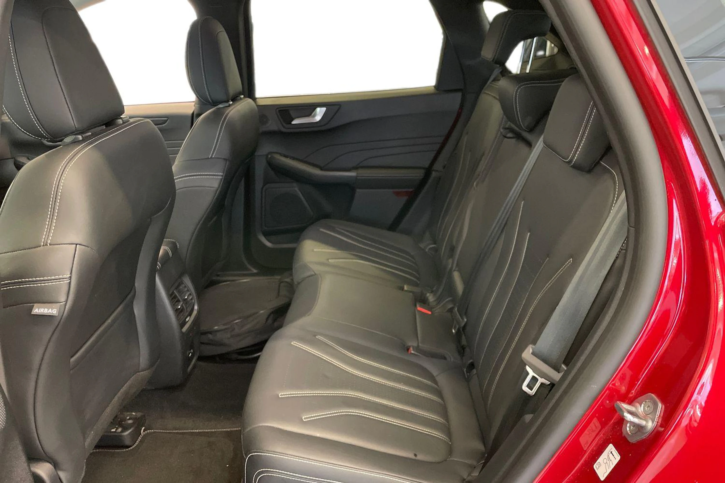 met. punainen Ford Kuga 2022 kuva 11.
