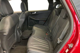met. punainen Ford Kuga 2022 kuva 11.