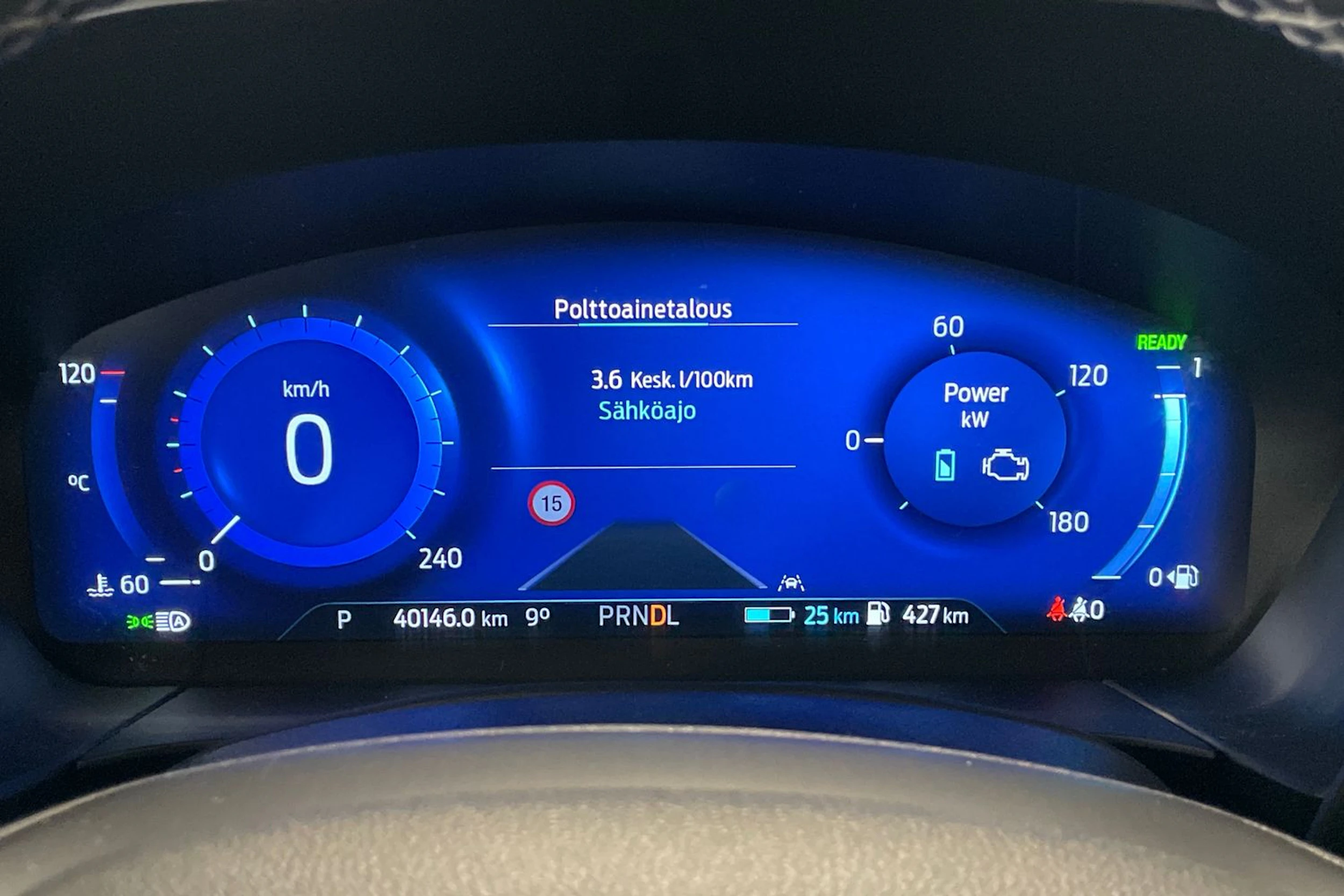 met. punainen Ford Kuga 2022 kuva 15.