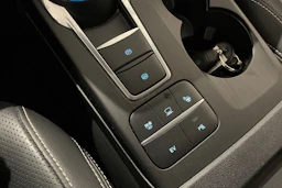 met. punainen Ford Kuga 2022 kuva 18.
