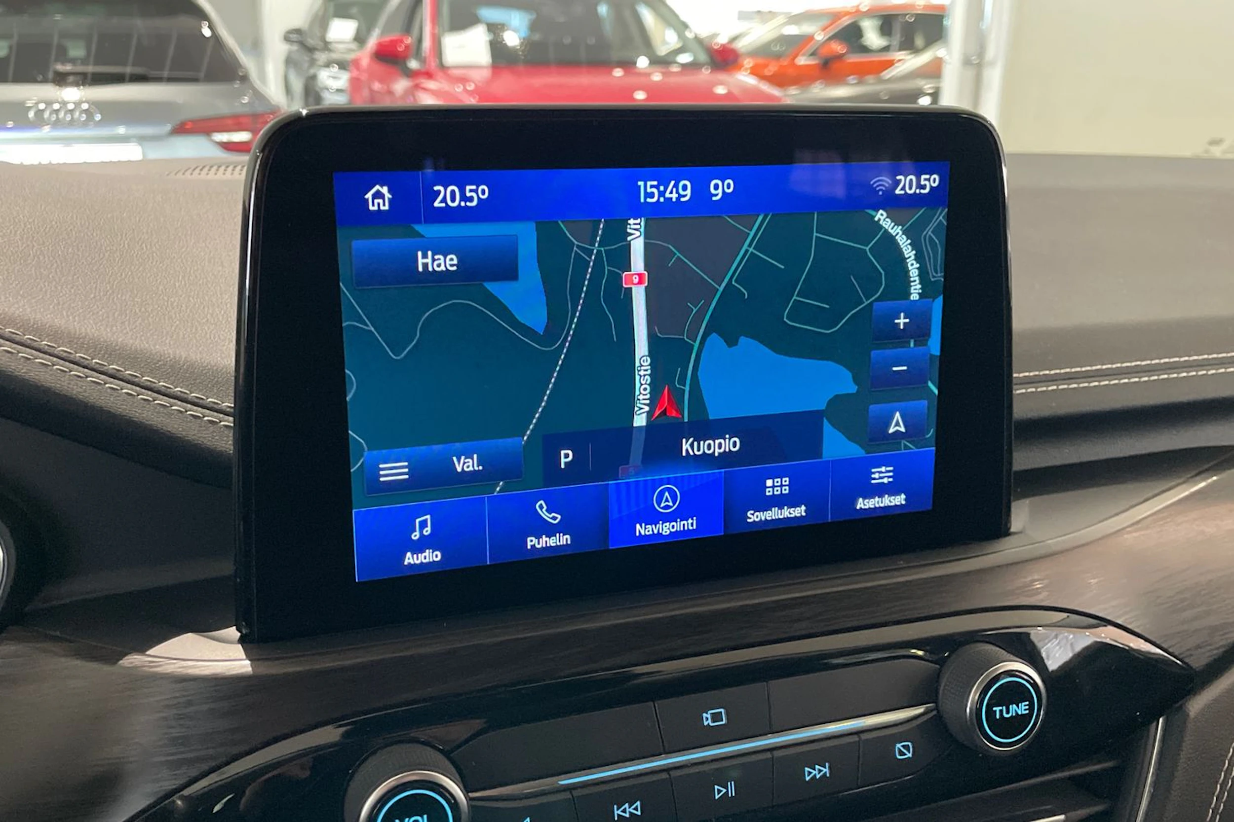 met. punainen Ford Kuga 2022 kuva 19.
