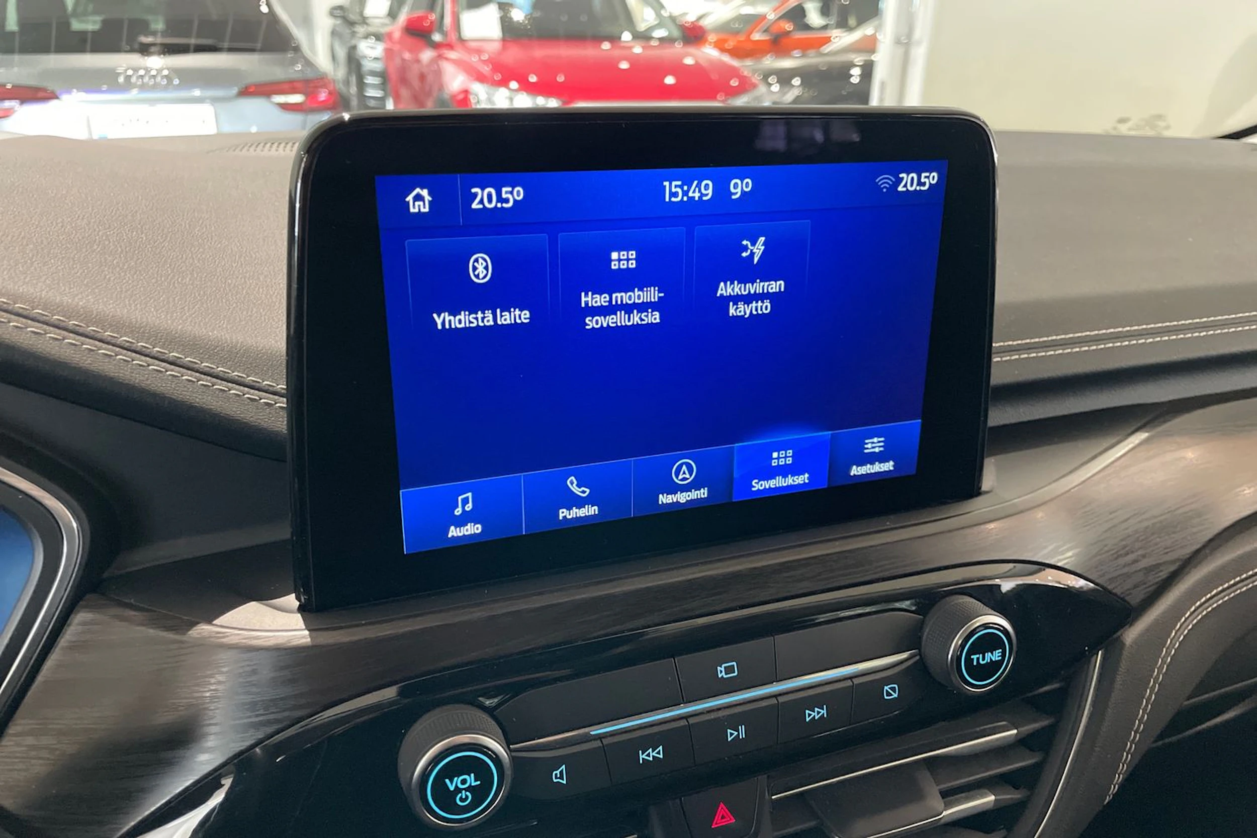 met. punainen Ford Kuga 2022 kuva 20.