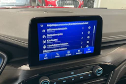 met. punainen Ford Kuga 2022 kuva 21.