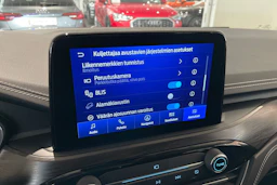 met. punainen Ford Kuga 2022 kuva 22.