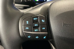 met. punainen Ford Kuga 2022 kuva 23.