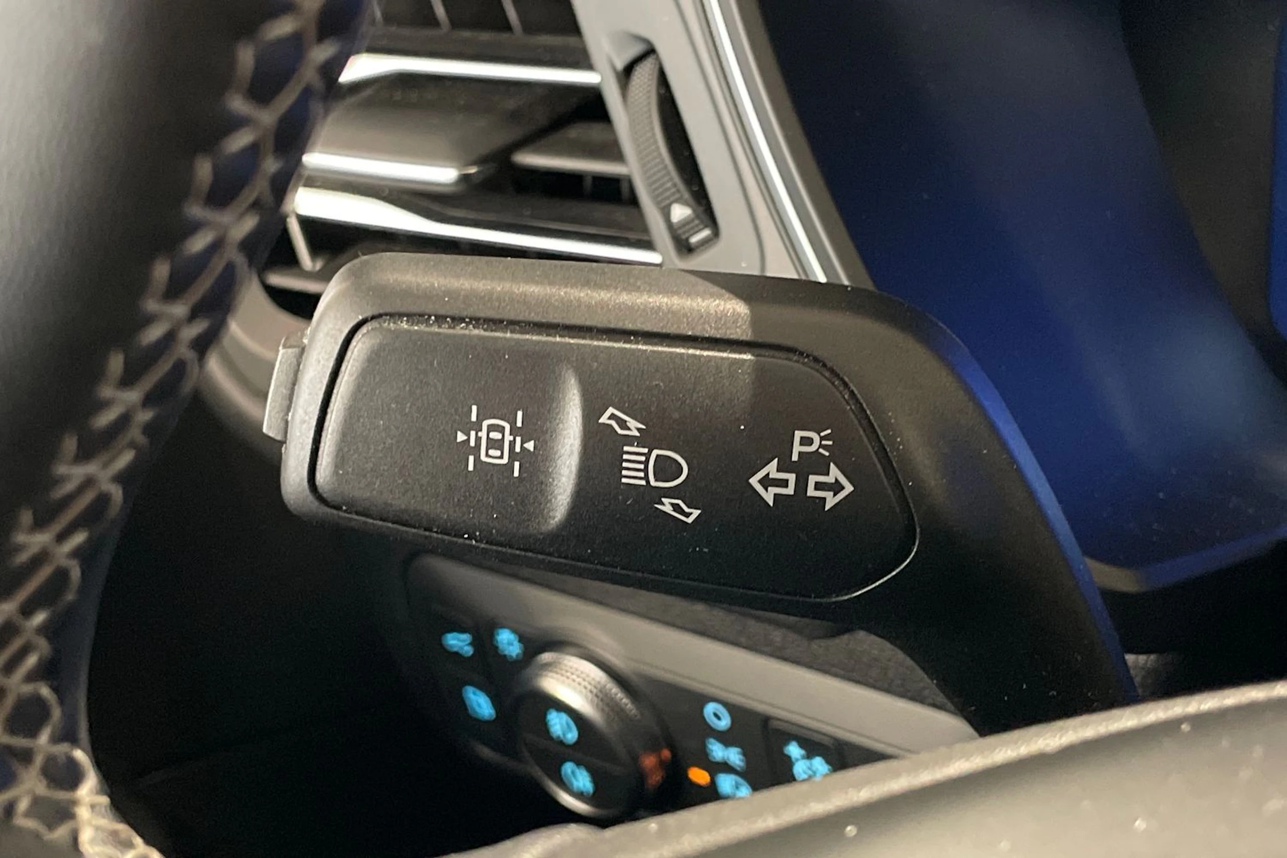 met. punainen Ford Kuga 2022 kuva 25.