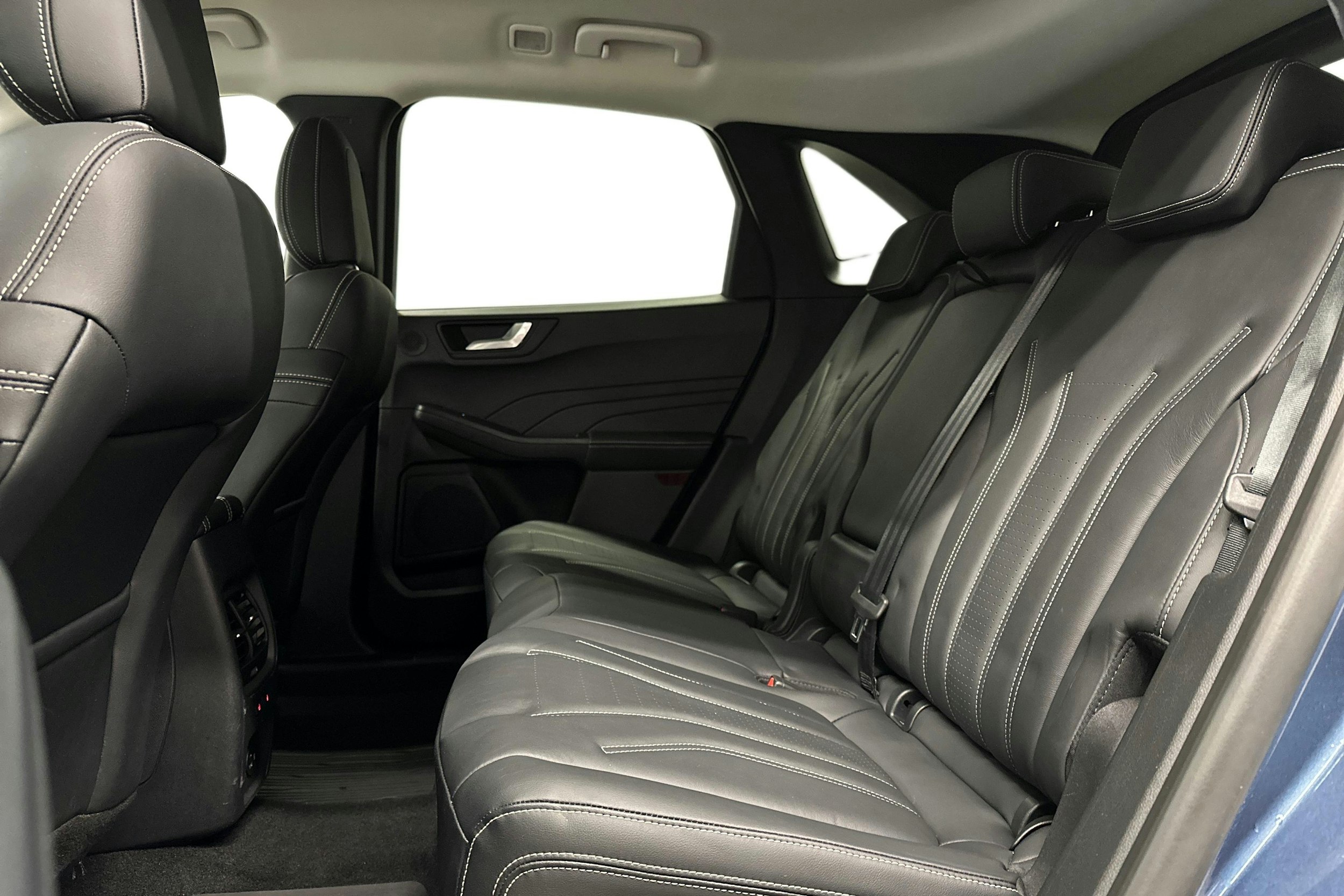 sininen Ford Kuga 2022 kuva 10.