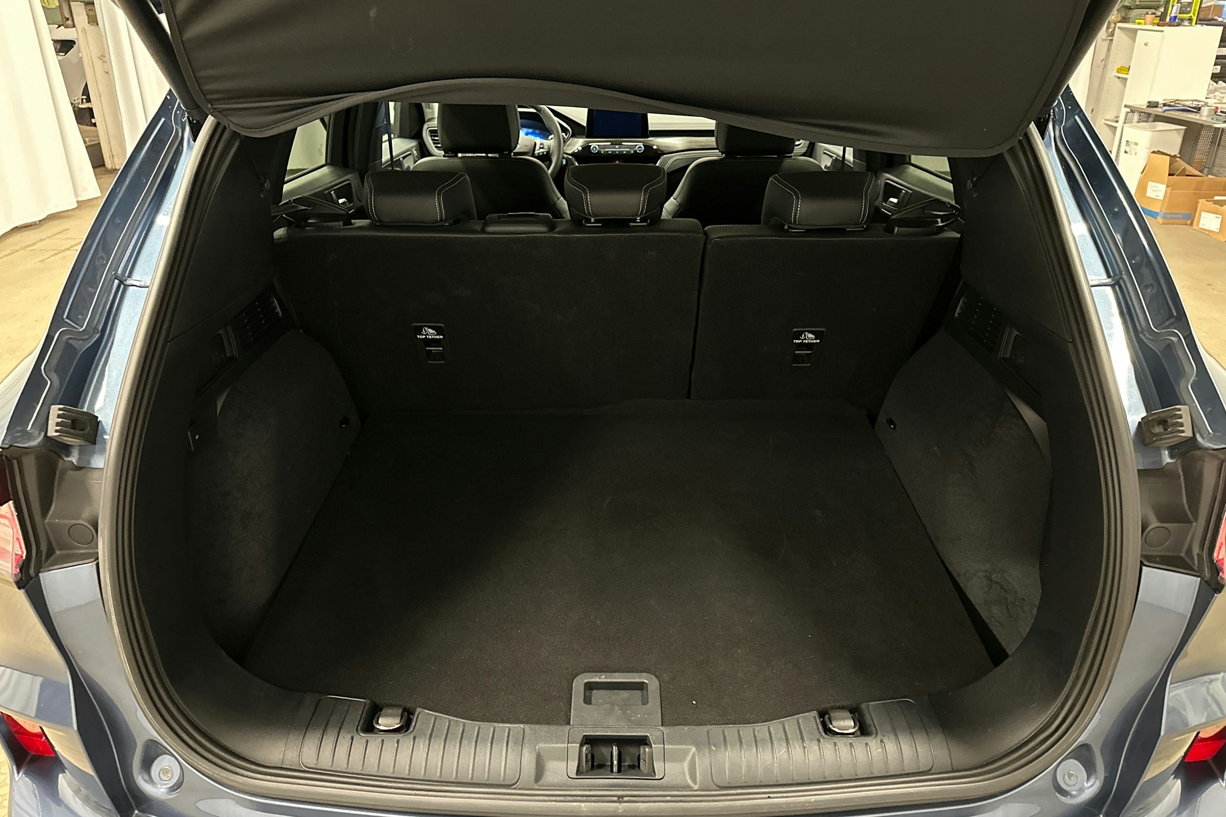 sininen Ford Kuga 2022 kuva 14.