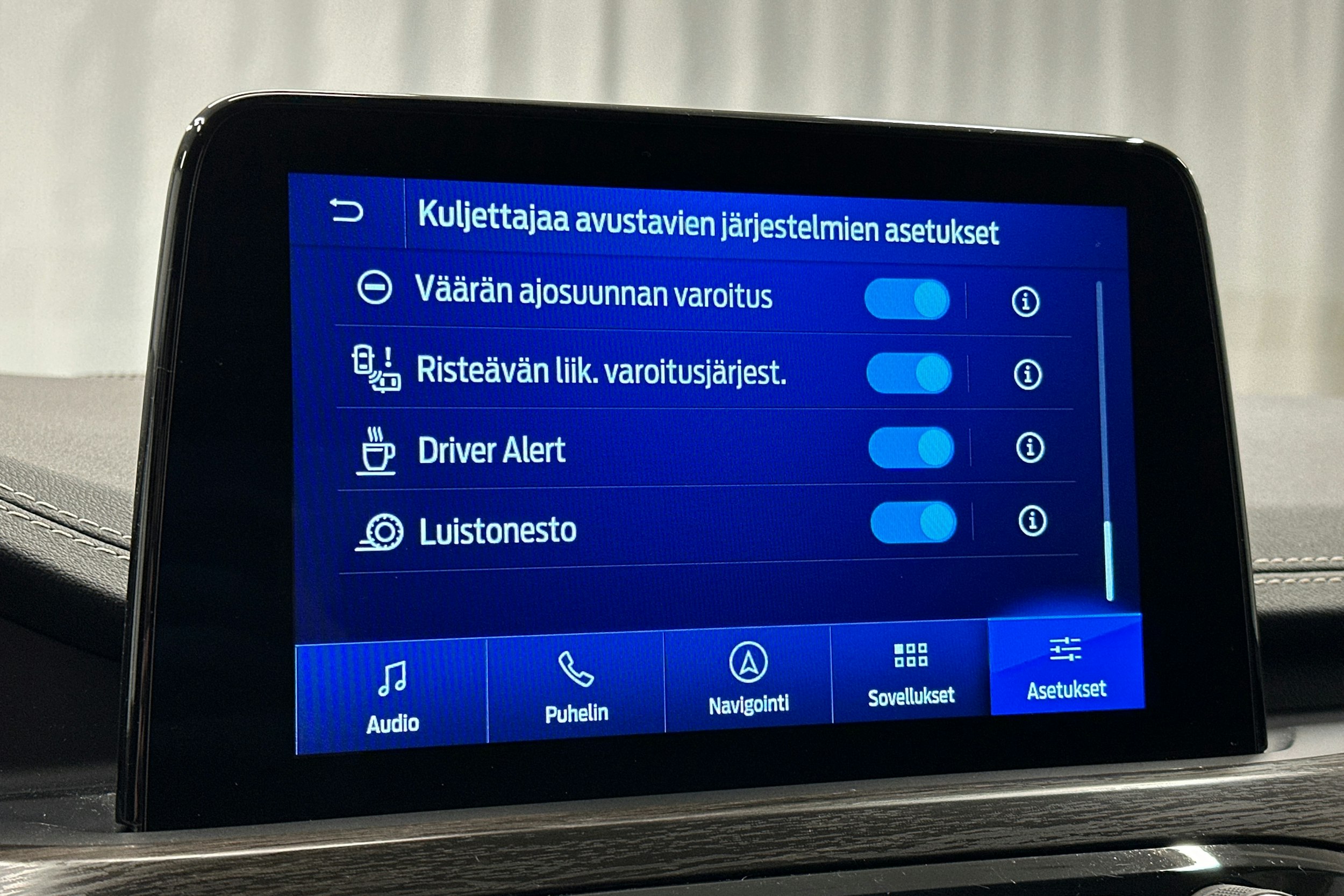 sininen Ford Kuga 2022 kuva 28.