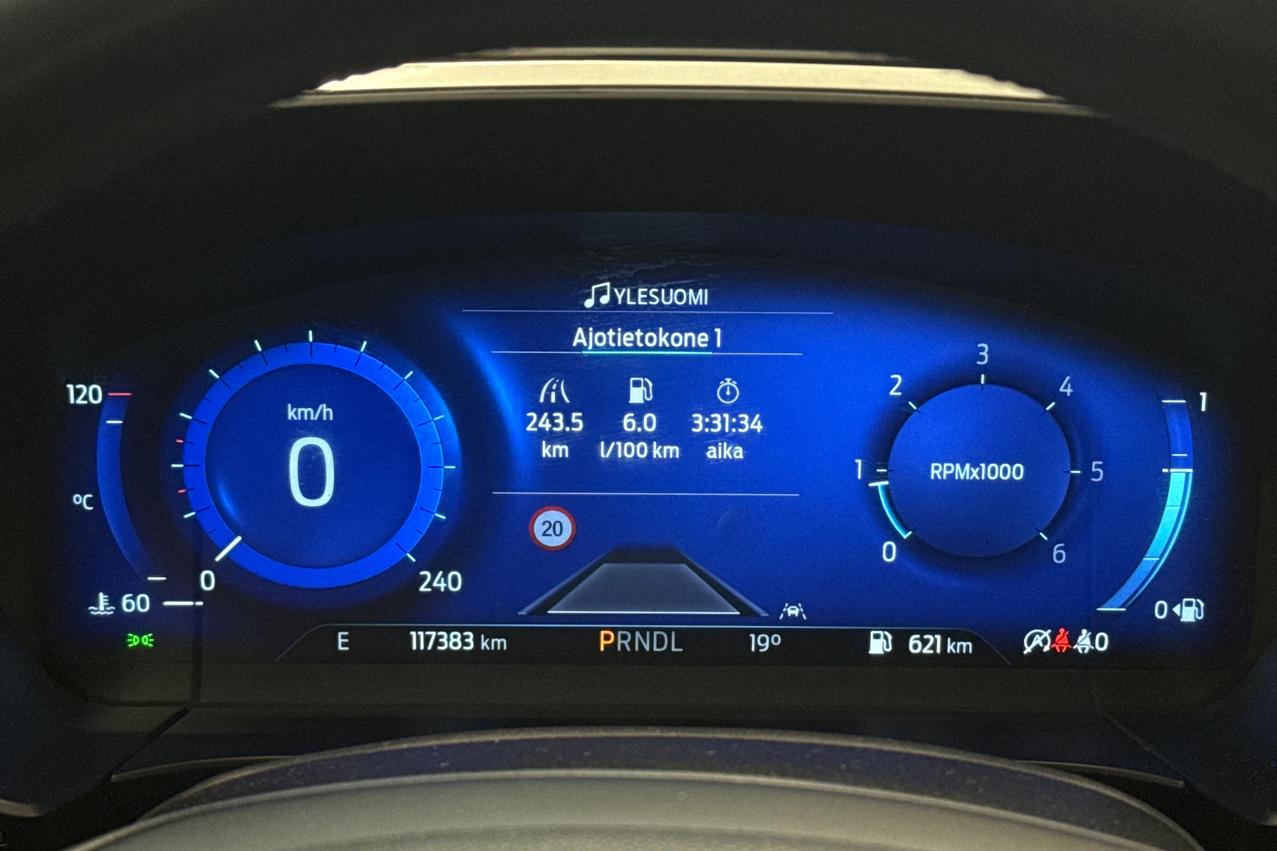 harmaa Ford Kuga 2022 kuva 16.
