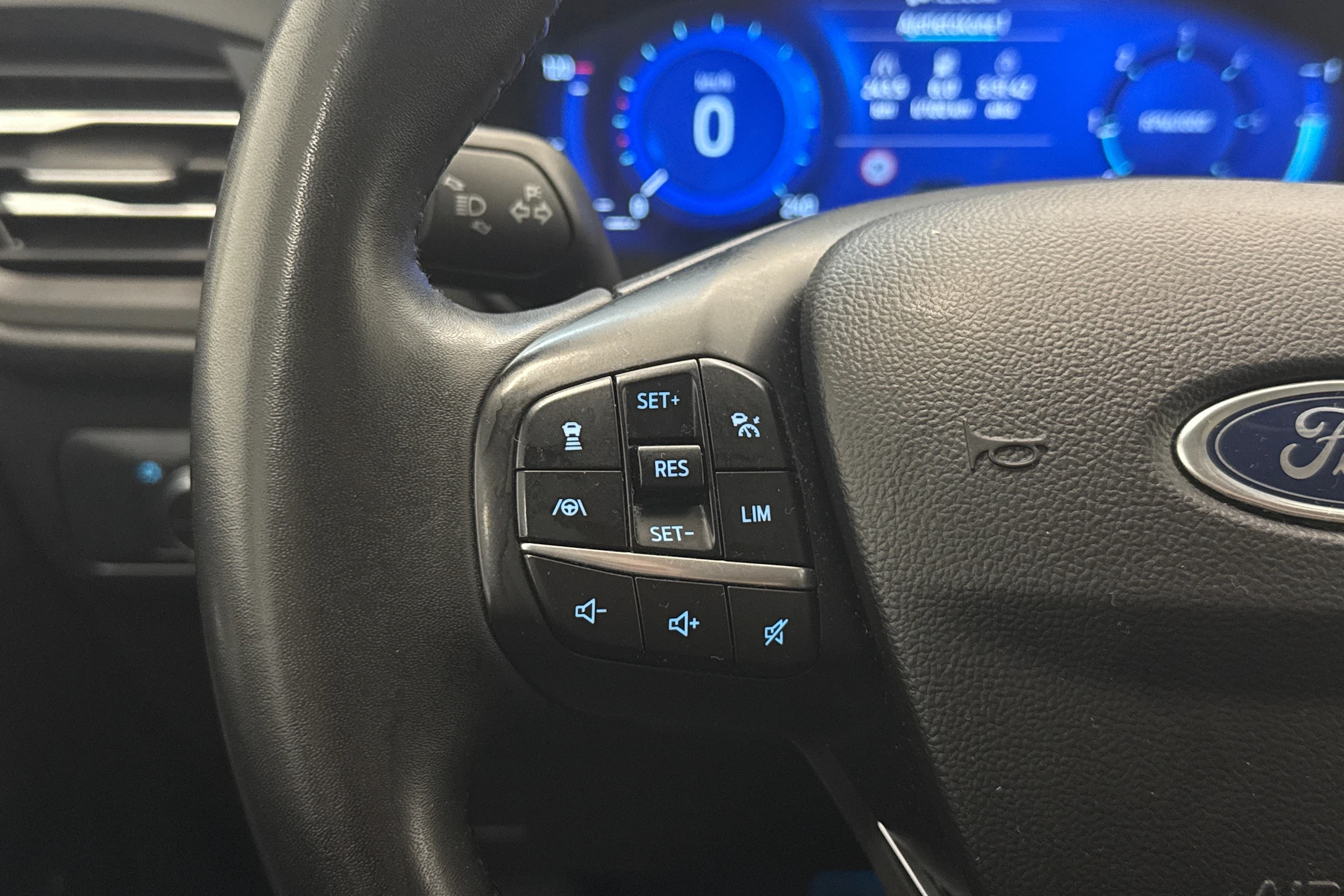 harmaa Ford Kuga 2022 kuva 17.