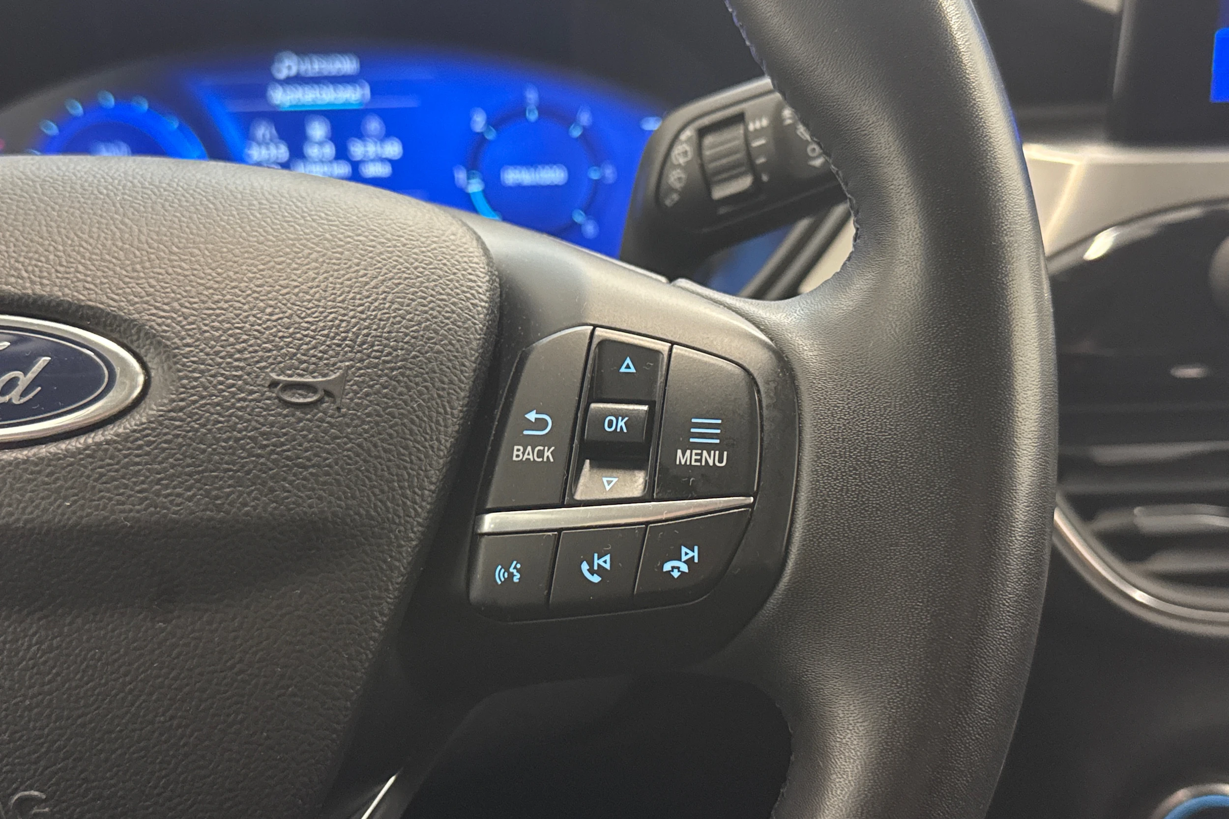 harmaa Ford Kuga 2022 kuva 18.