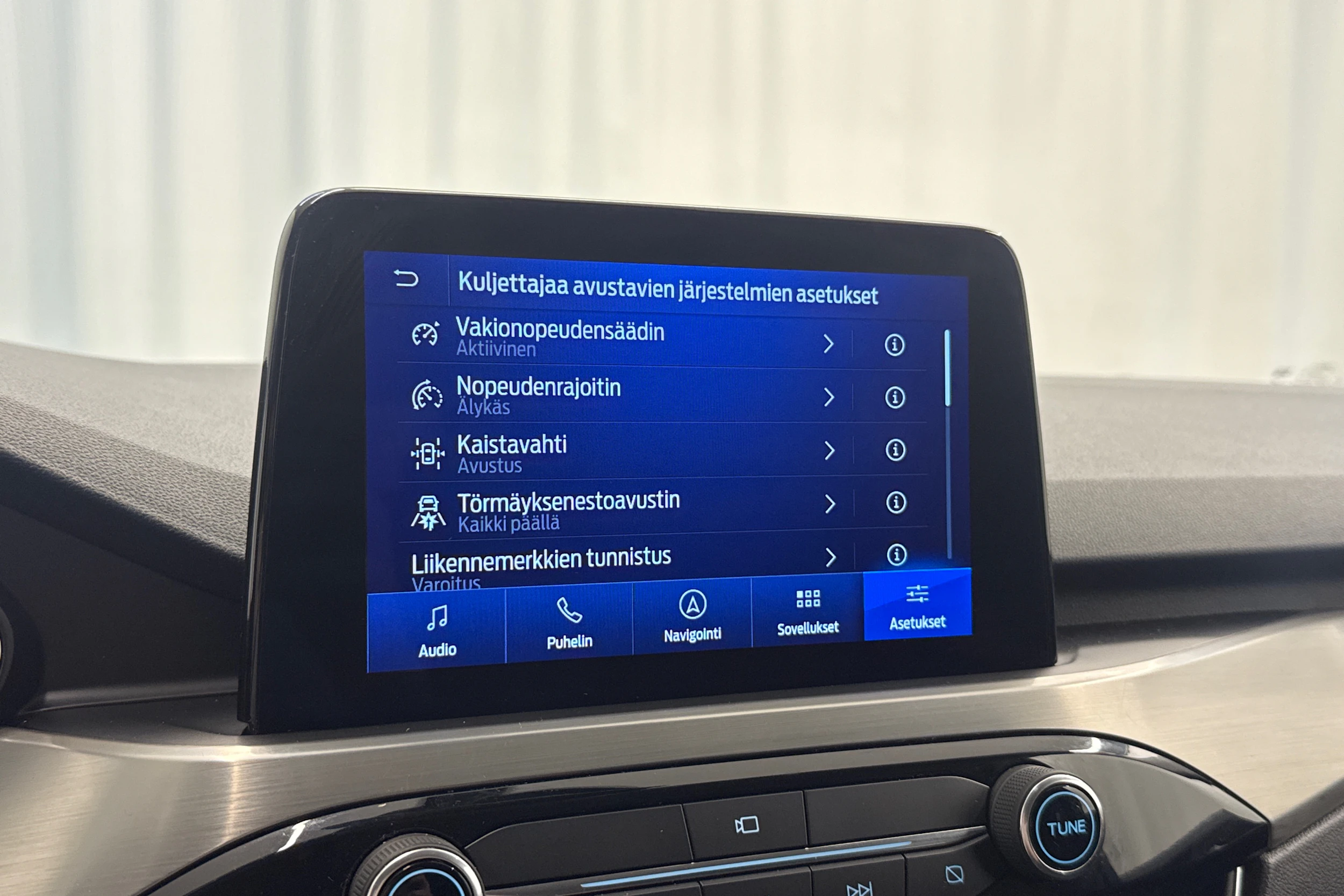 harmaa Ford Kuga 2022 kuva 22.