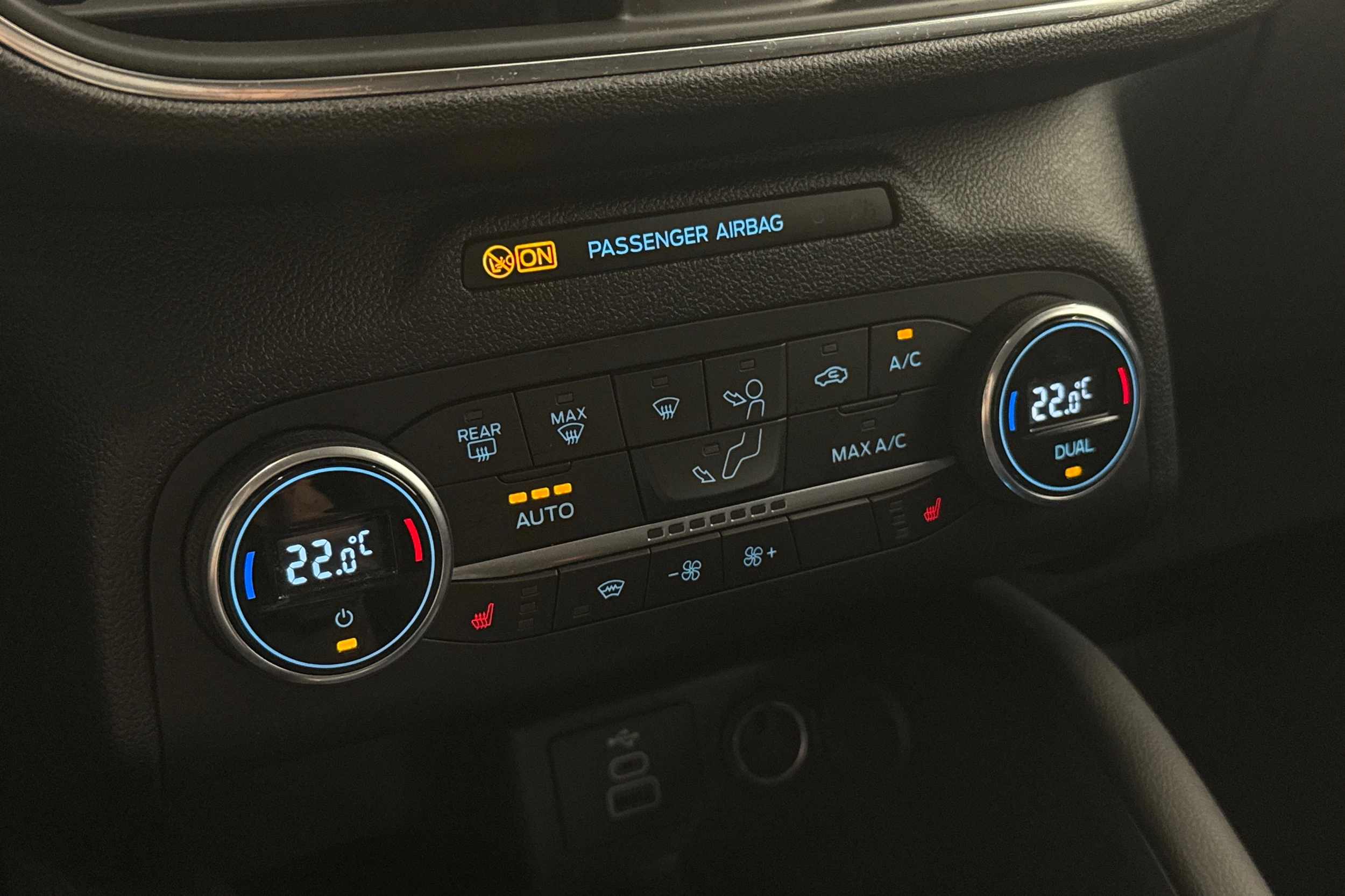harmaa Ford Kuga 2022 kuva 26.