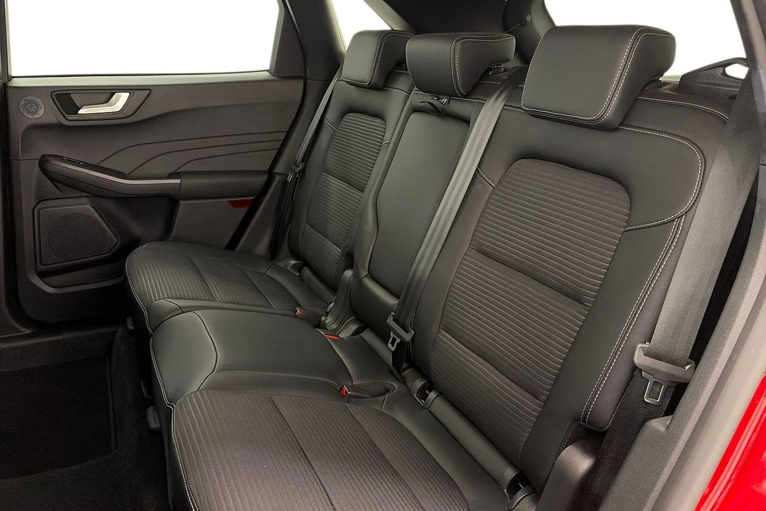 punainen Ford Kuga 2023 kuva 8.