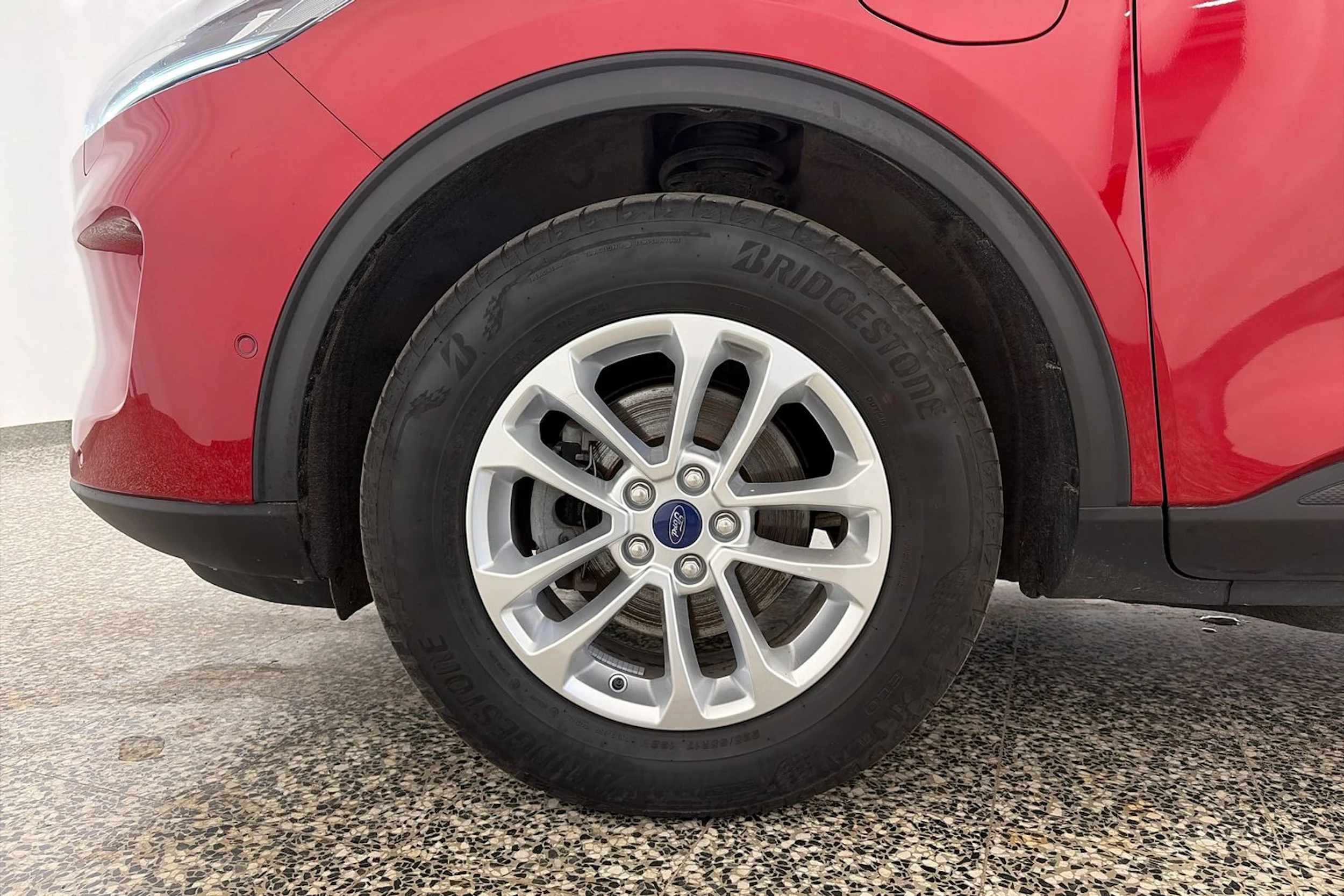 punainen Ford Kuga 2023 kuva 10.