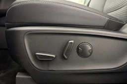 punainen Ford Kuga 2023 kuva 15.