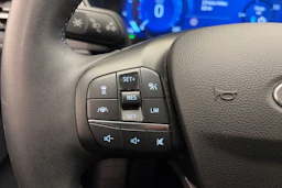 punainen Ford Kuga 2023 kuva 17.